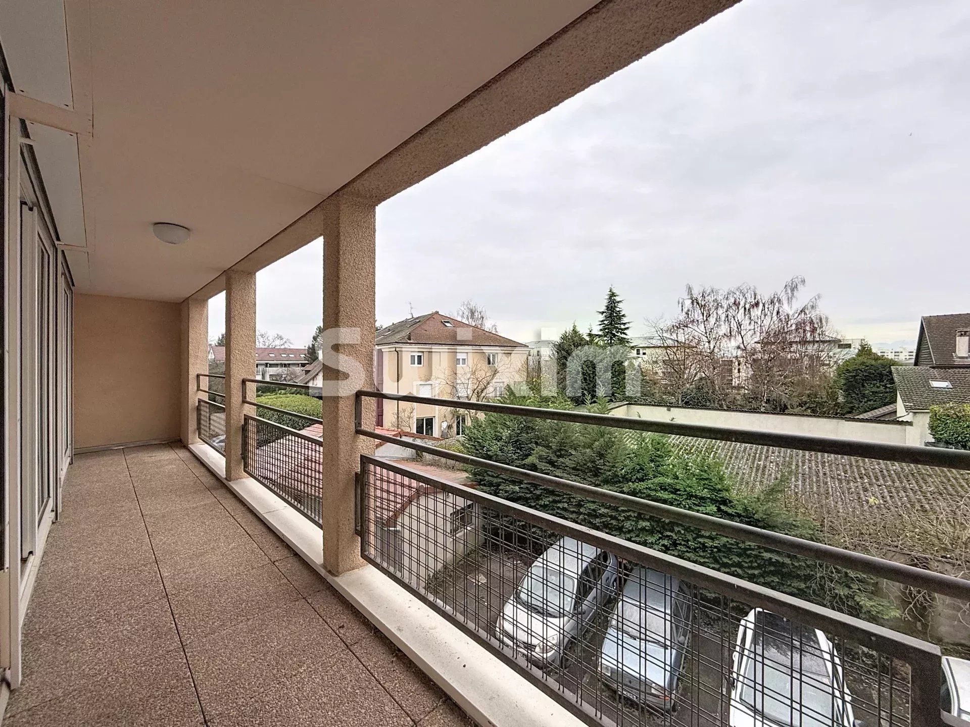 apartment 3 Rooms for sale on Ferney-Voltaire (01210)