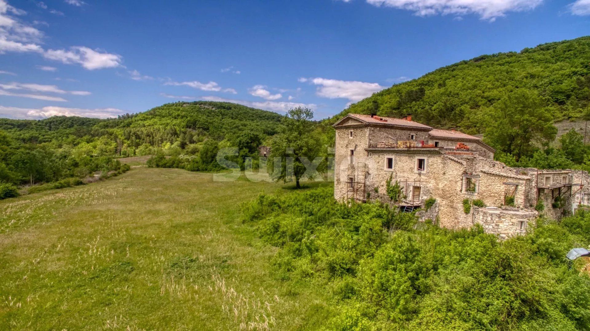 mas 15 Salas en venta en Grignan (26230)