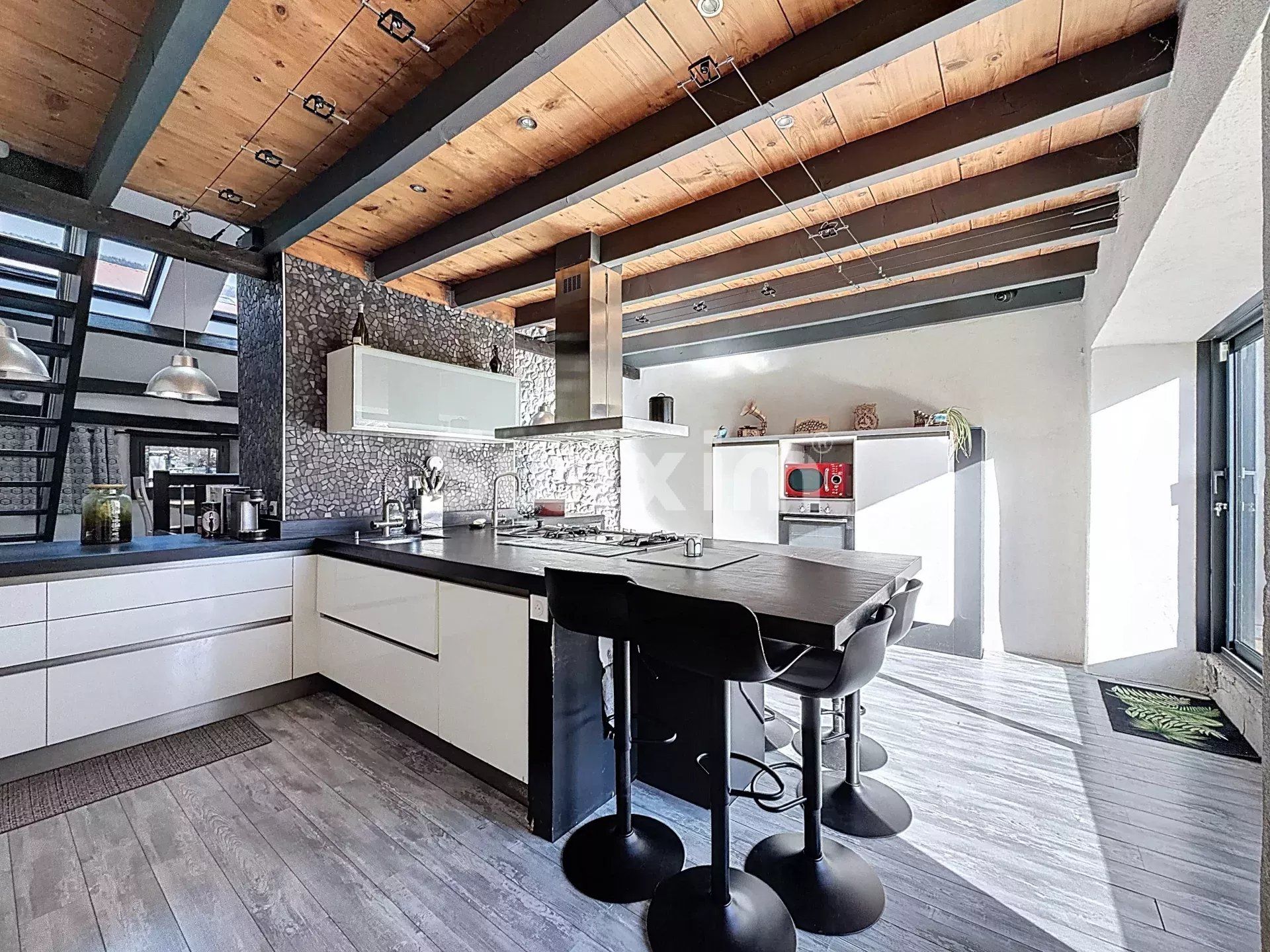 casa 10 Camere in vendita su Péron (01630)