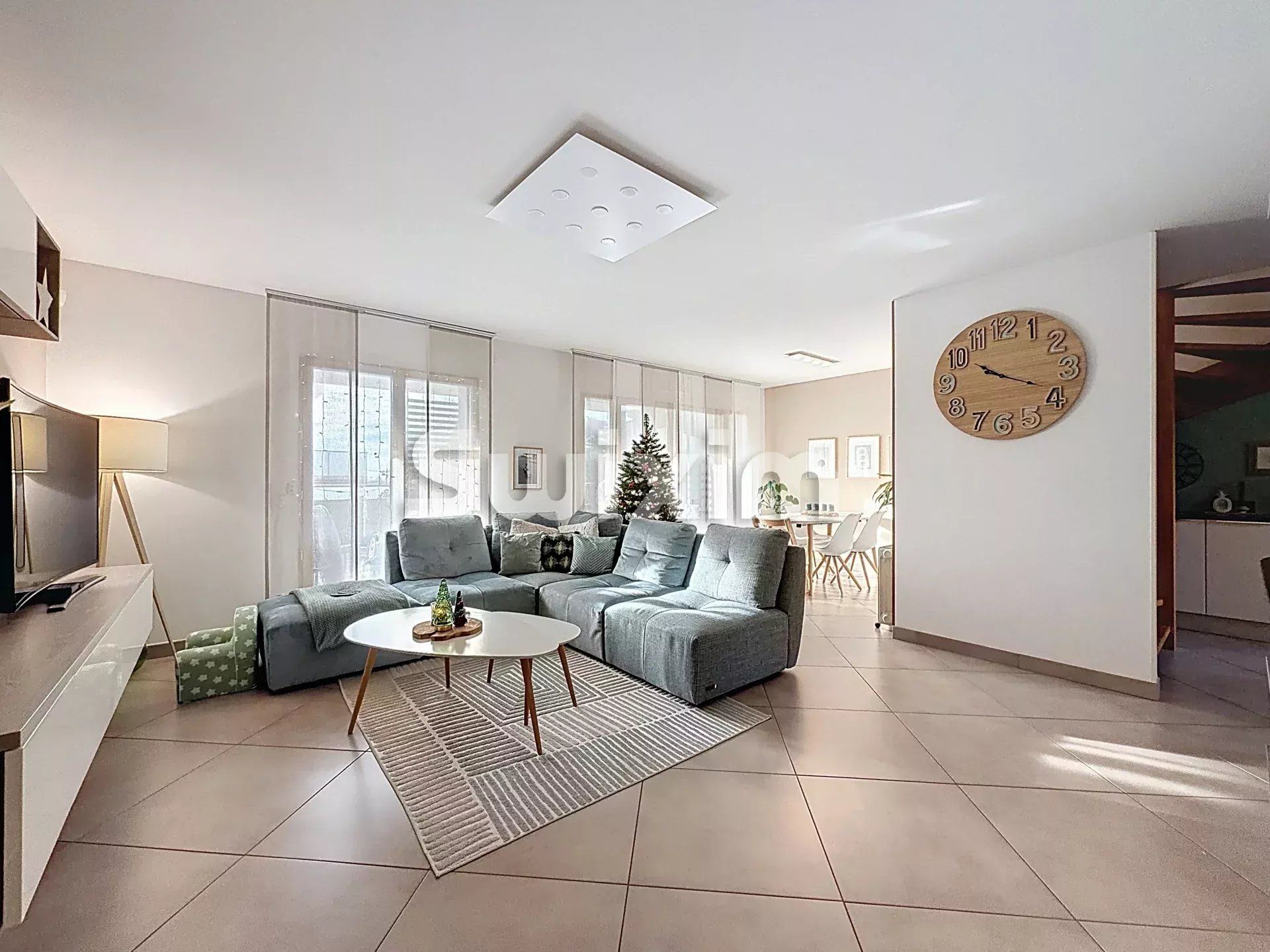 apartment 4 Rooms for sale on Prévessin-Moëns (01280)