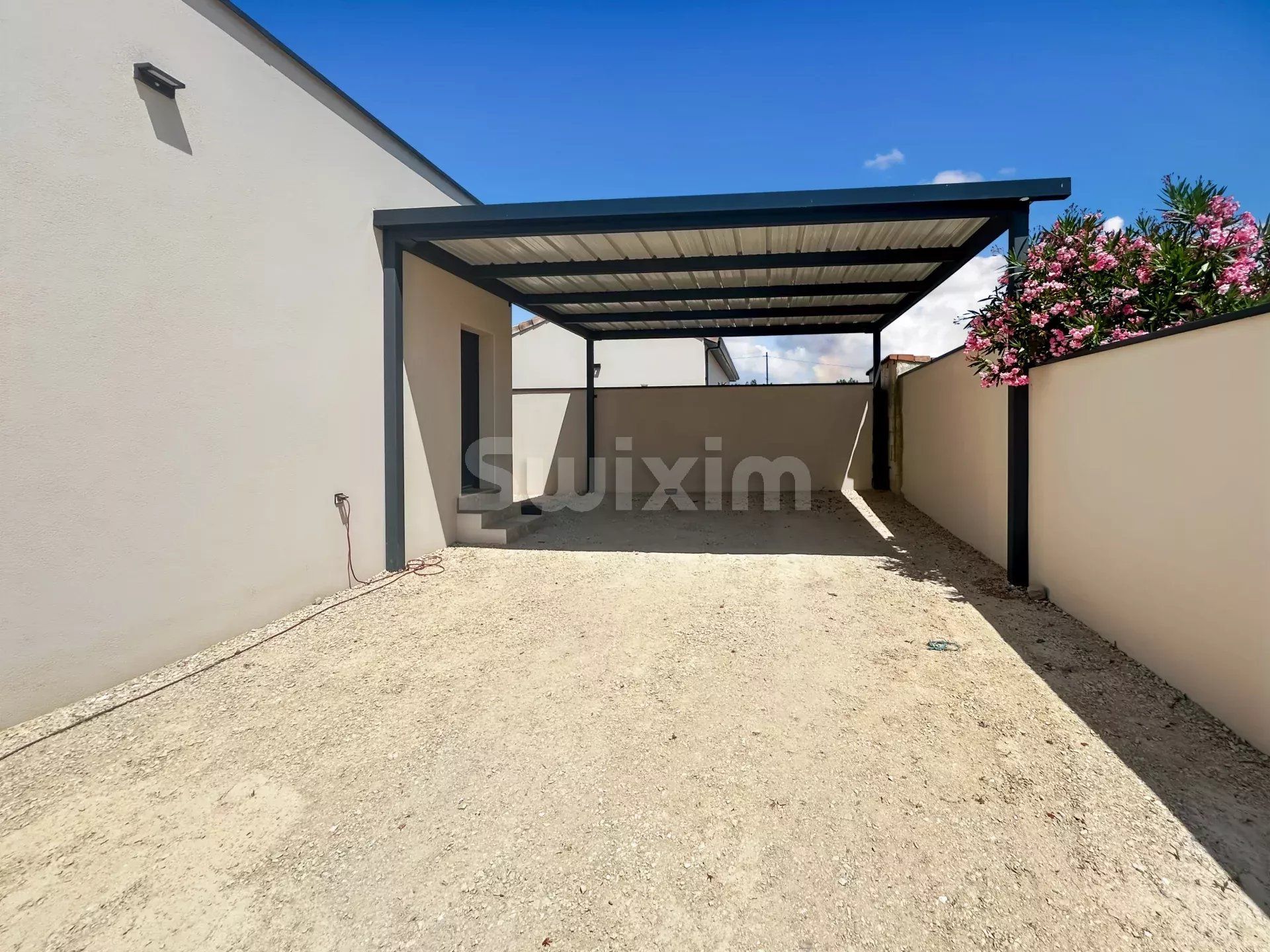 house 5 Rooms for sale on Pierrelatte (26700)