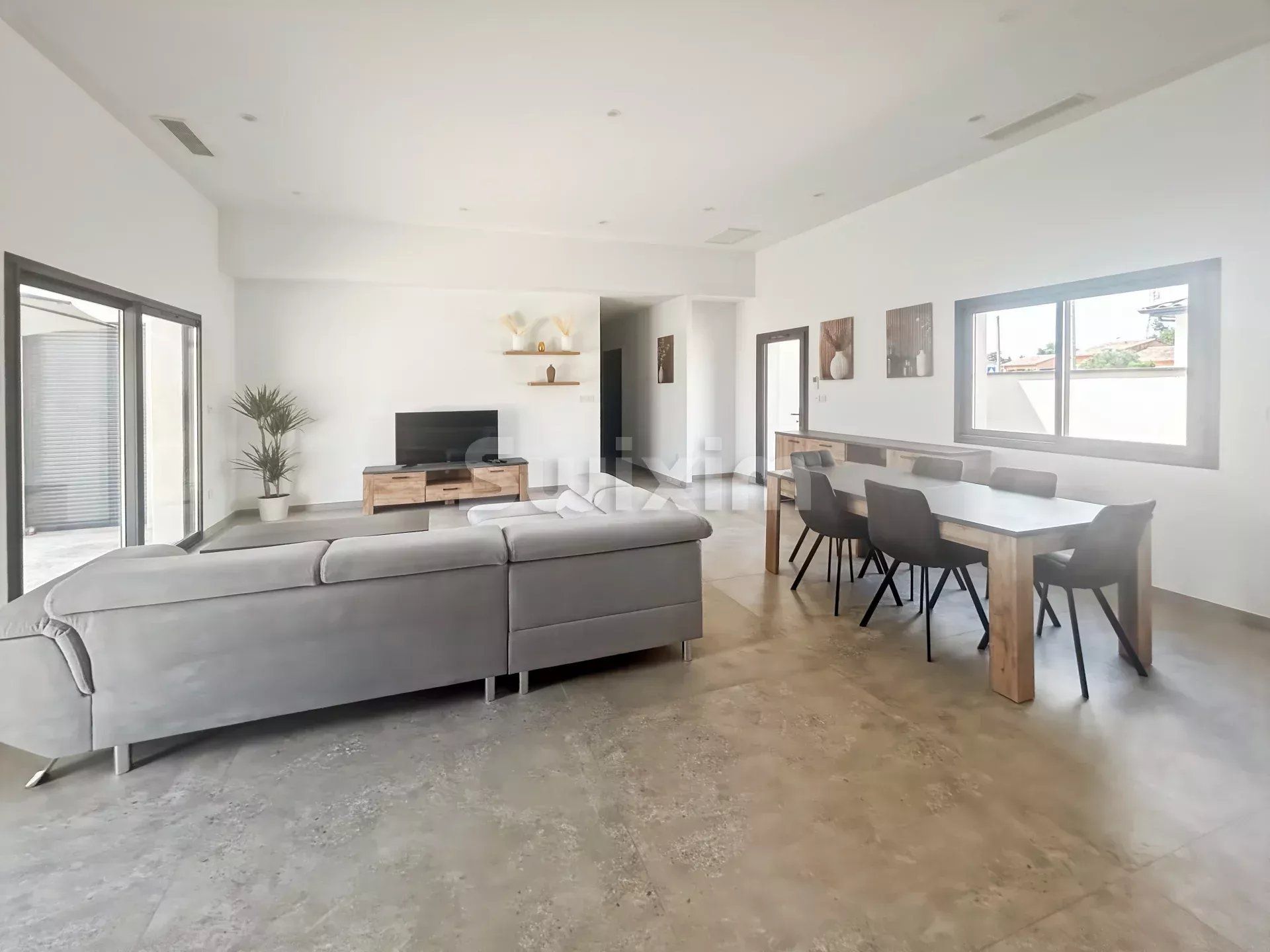 house 5 Rooms for sale on Pierrelatte (26700)