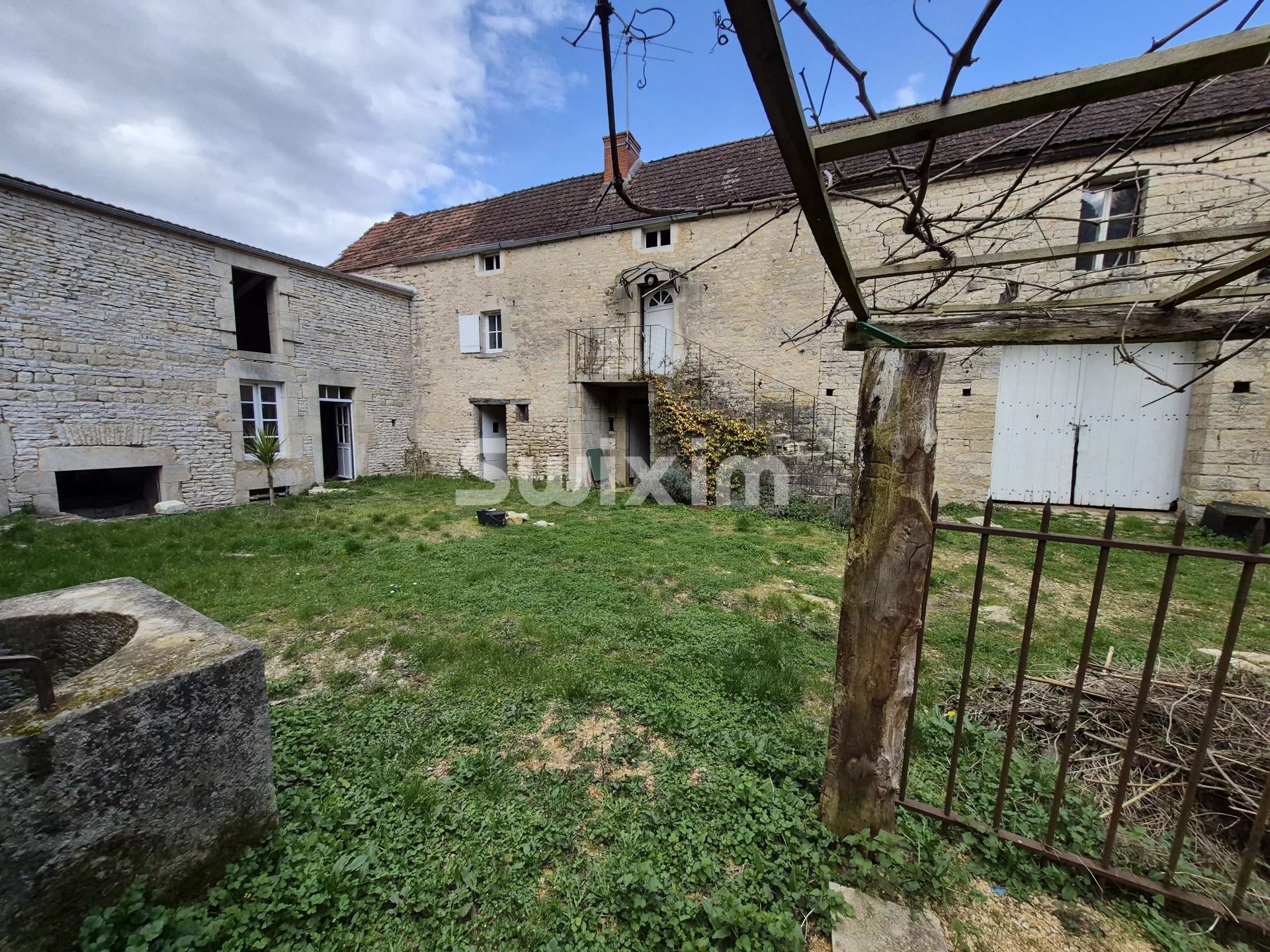 house 6 Rooms for sale on Aisy-sur-Armançon (89390)