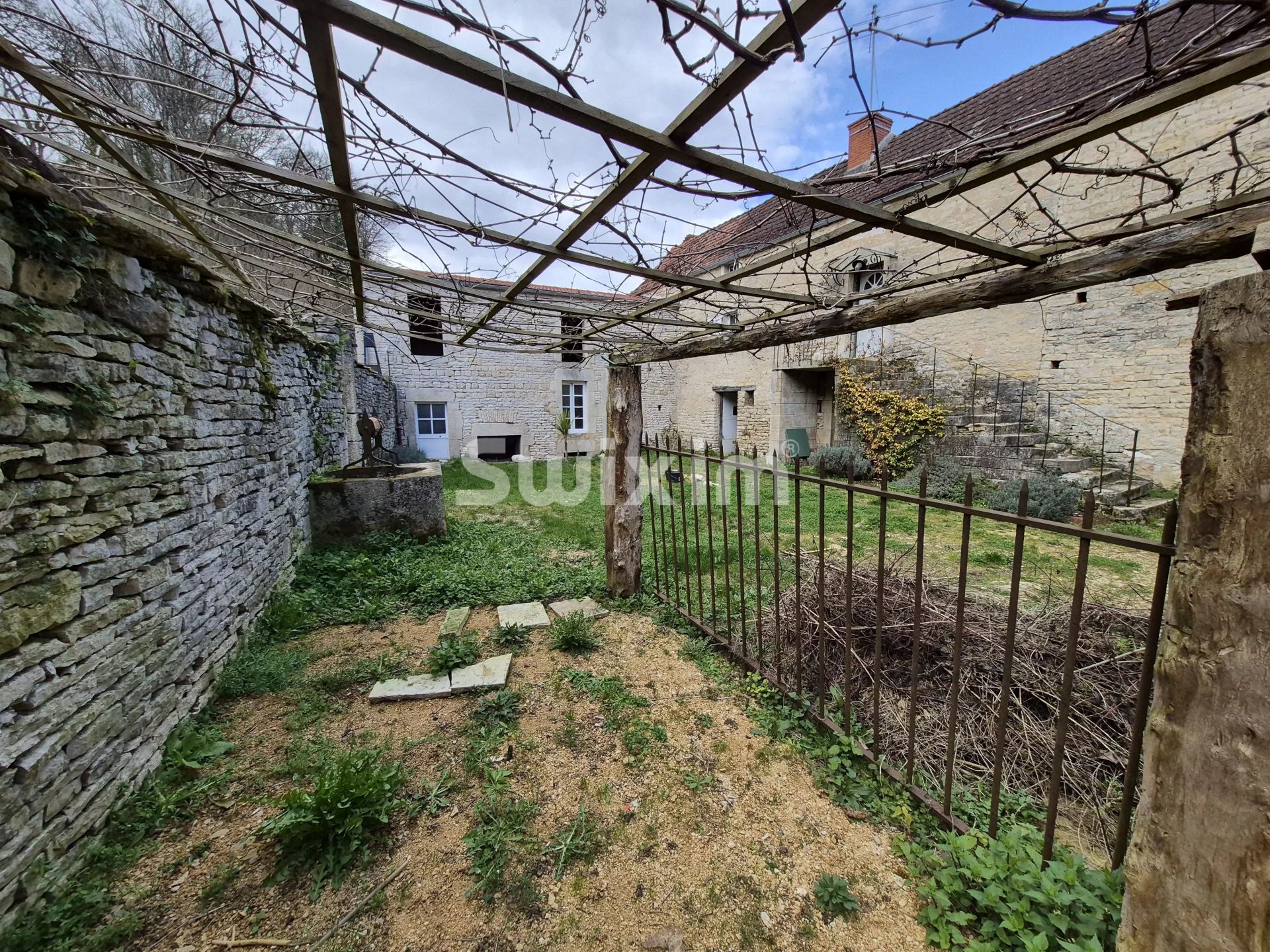 house 6 Rooms for sale on Aisy-sur-Armançon (89390)