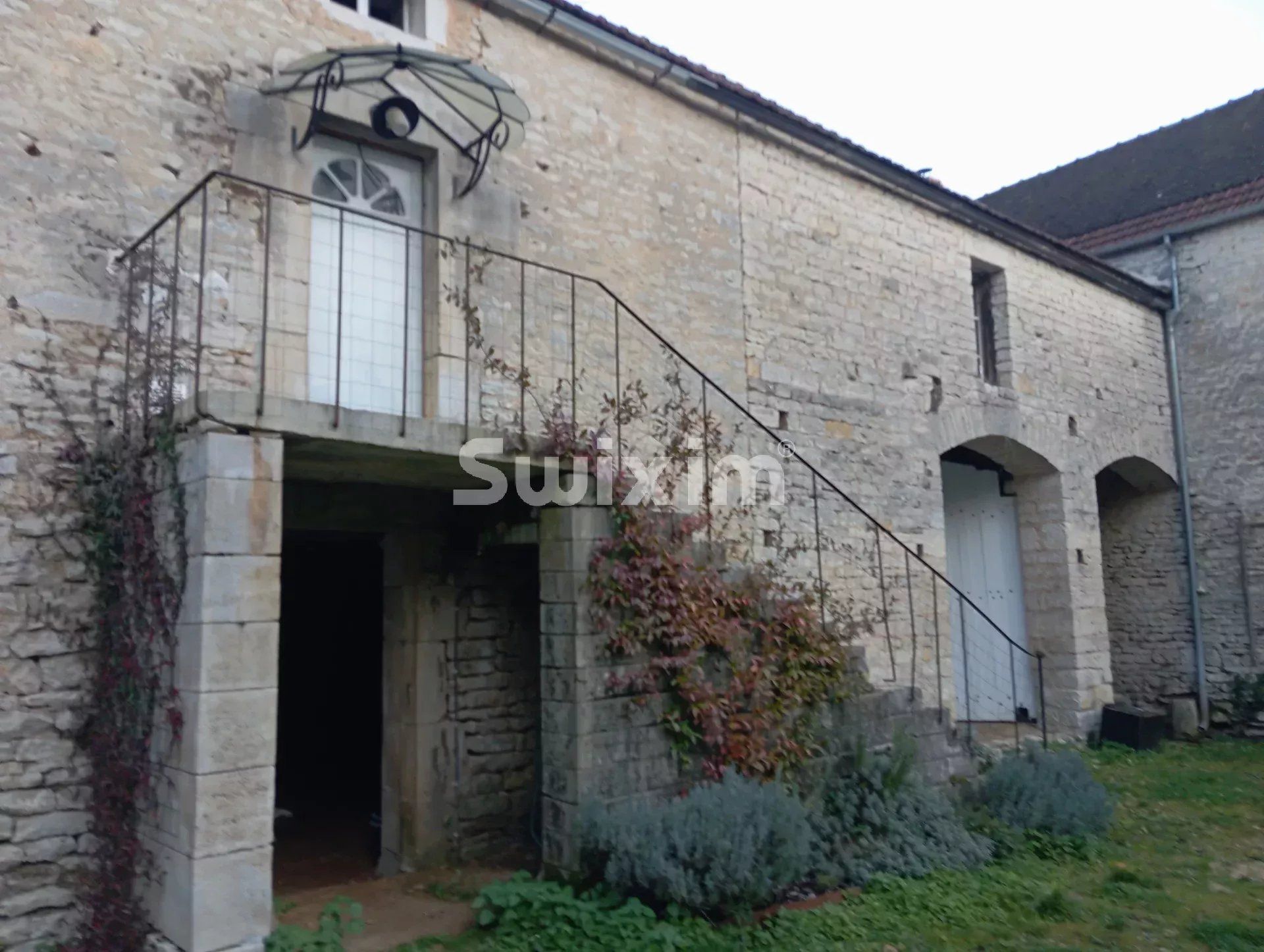house 6 Rooms for sale on Aisy-sur-Armançon (89390)