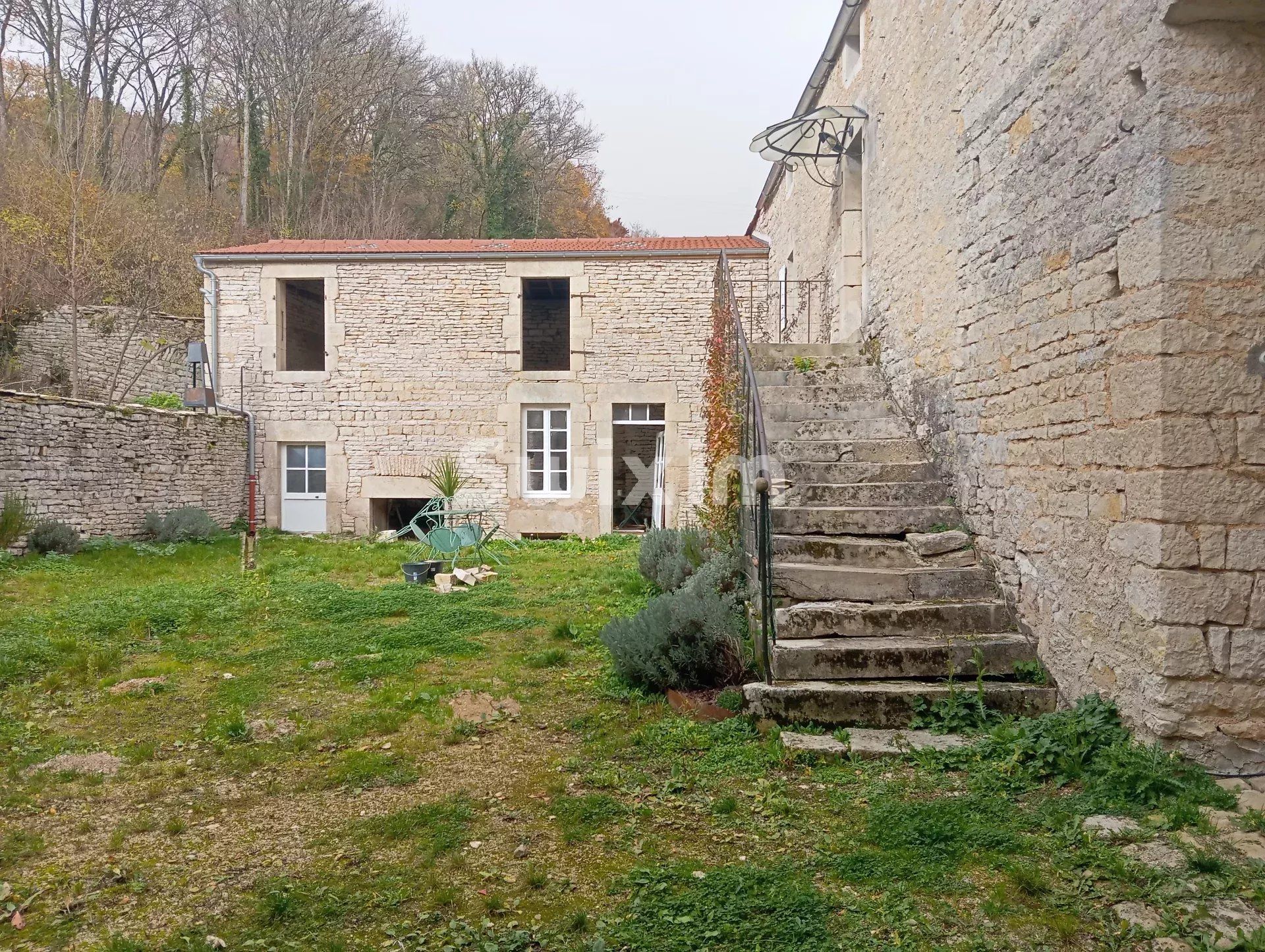 house 6 Rooms for sale on Aisy-sur-Armançon (89390)