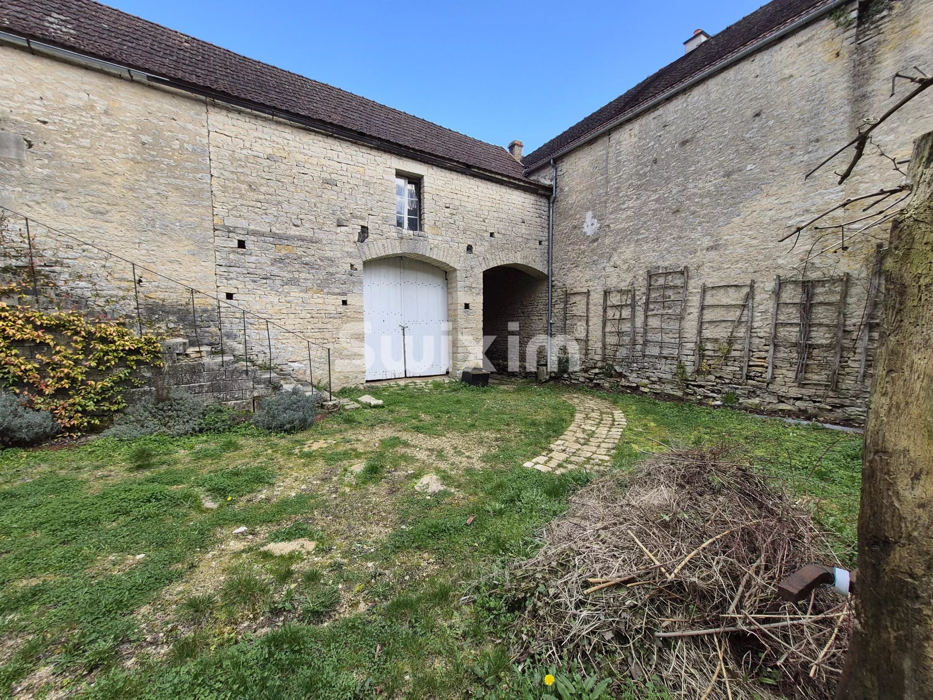 house 6 Rooms for sale on Aisy-sur-Armançon (89390)