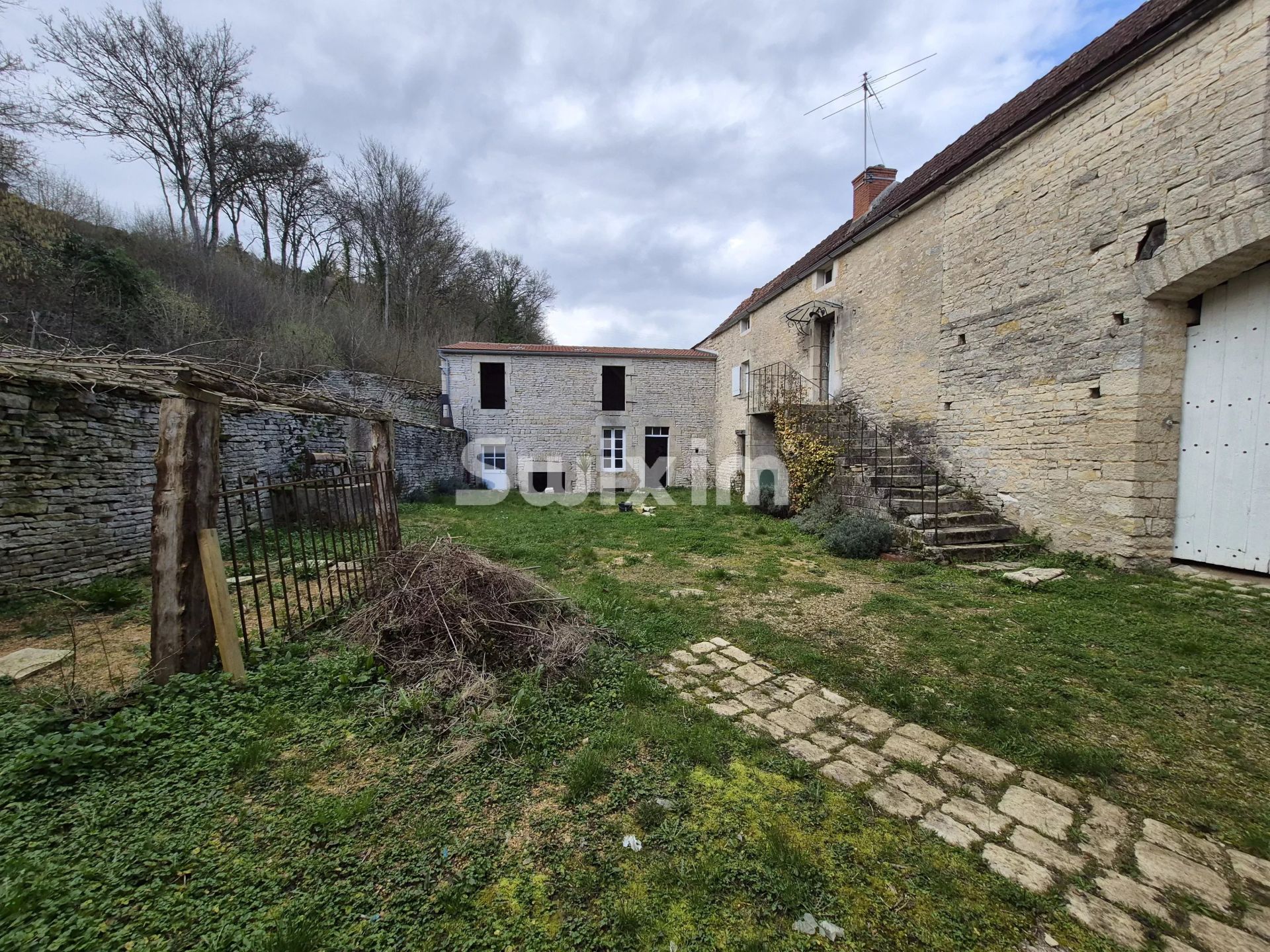 house 6 Rooms for sale on Aisy-sur-Armançon (89390)