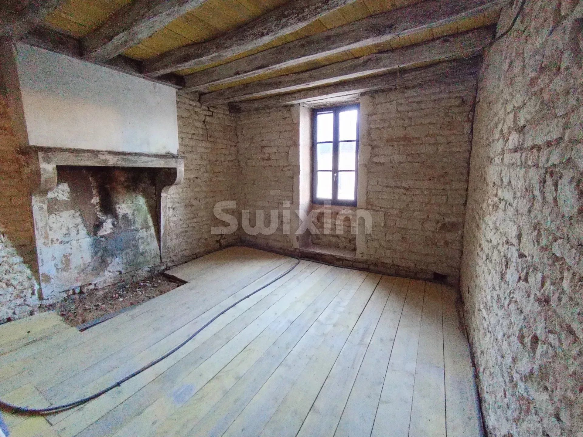 house 6 Rooms for sale on Aisy-sur-Armançon (89390)