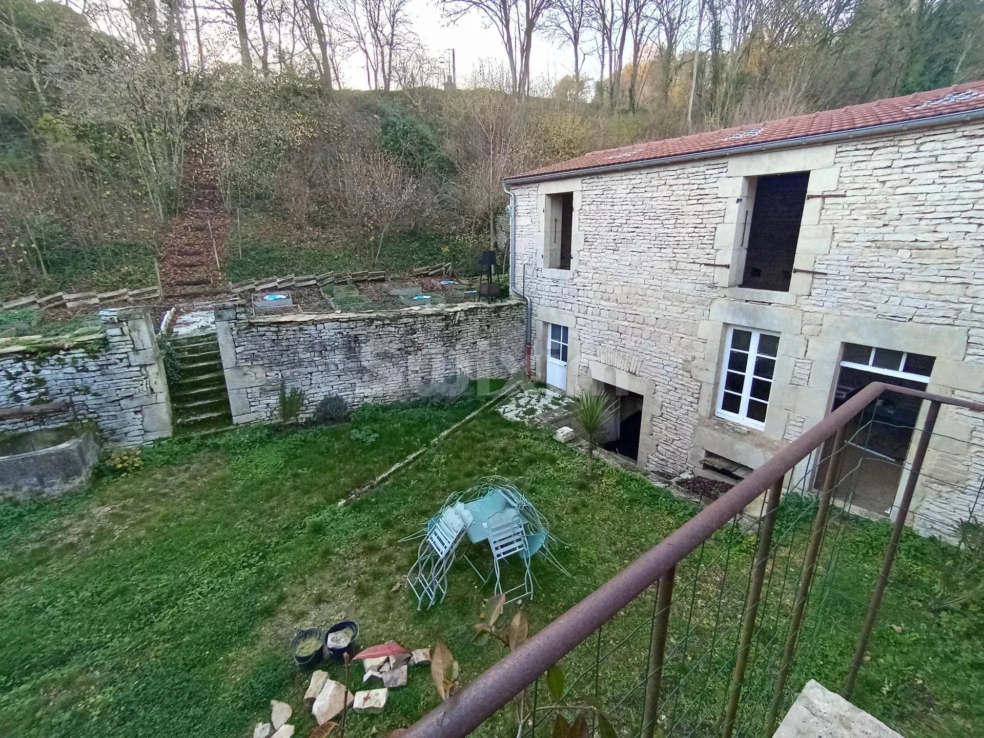 house 6 Rooms for sale on Aisy-sur-Armançon (89390)