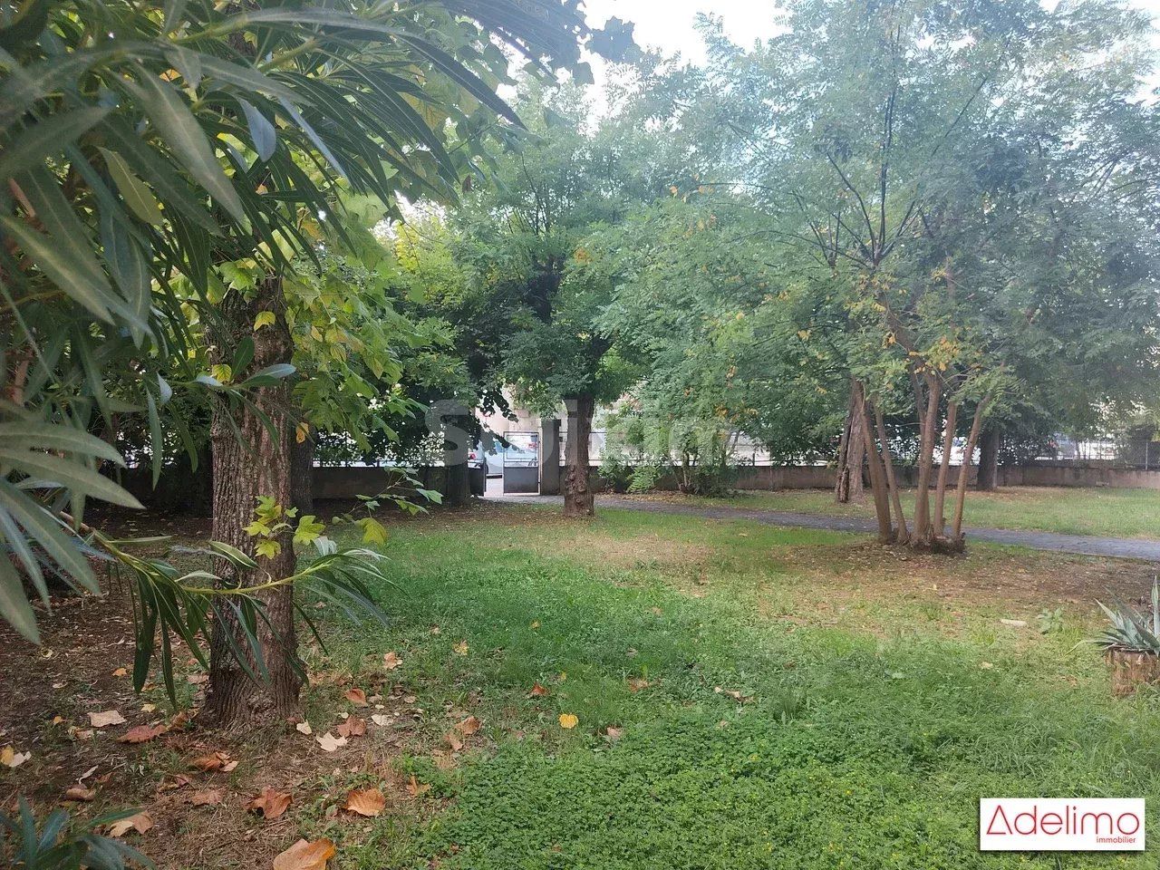 business premises 10 Rooms for sale on Nîmes (30000)