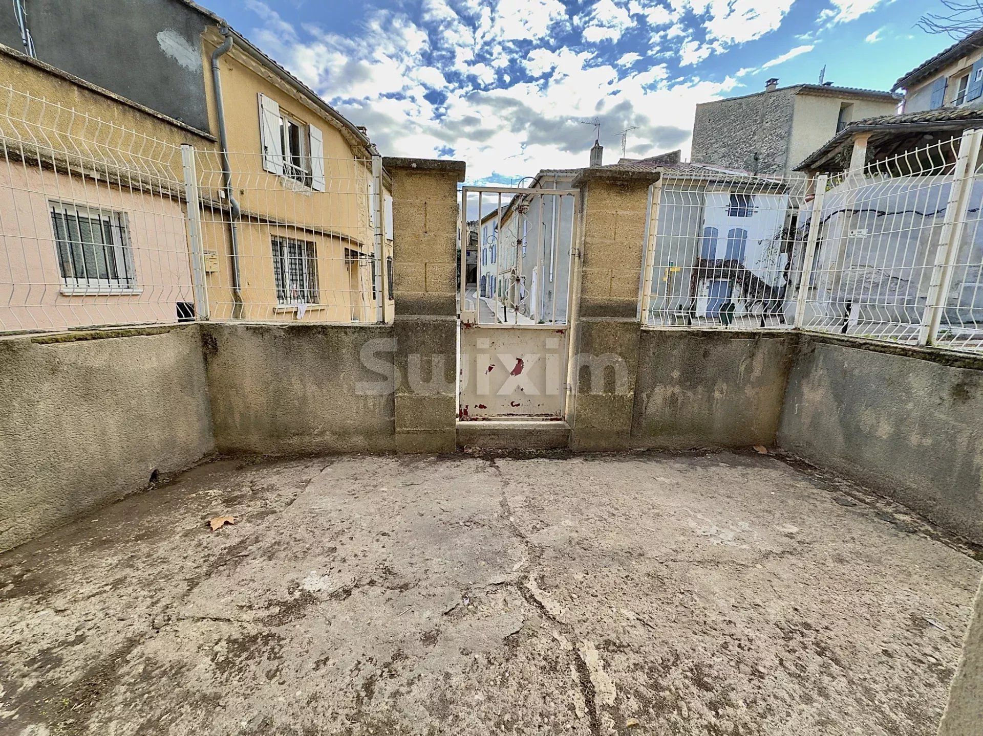 house 5 Rooms for sale on Remoulins (30210)