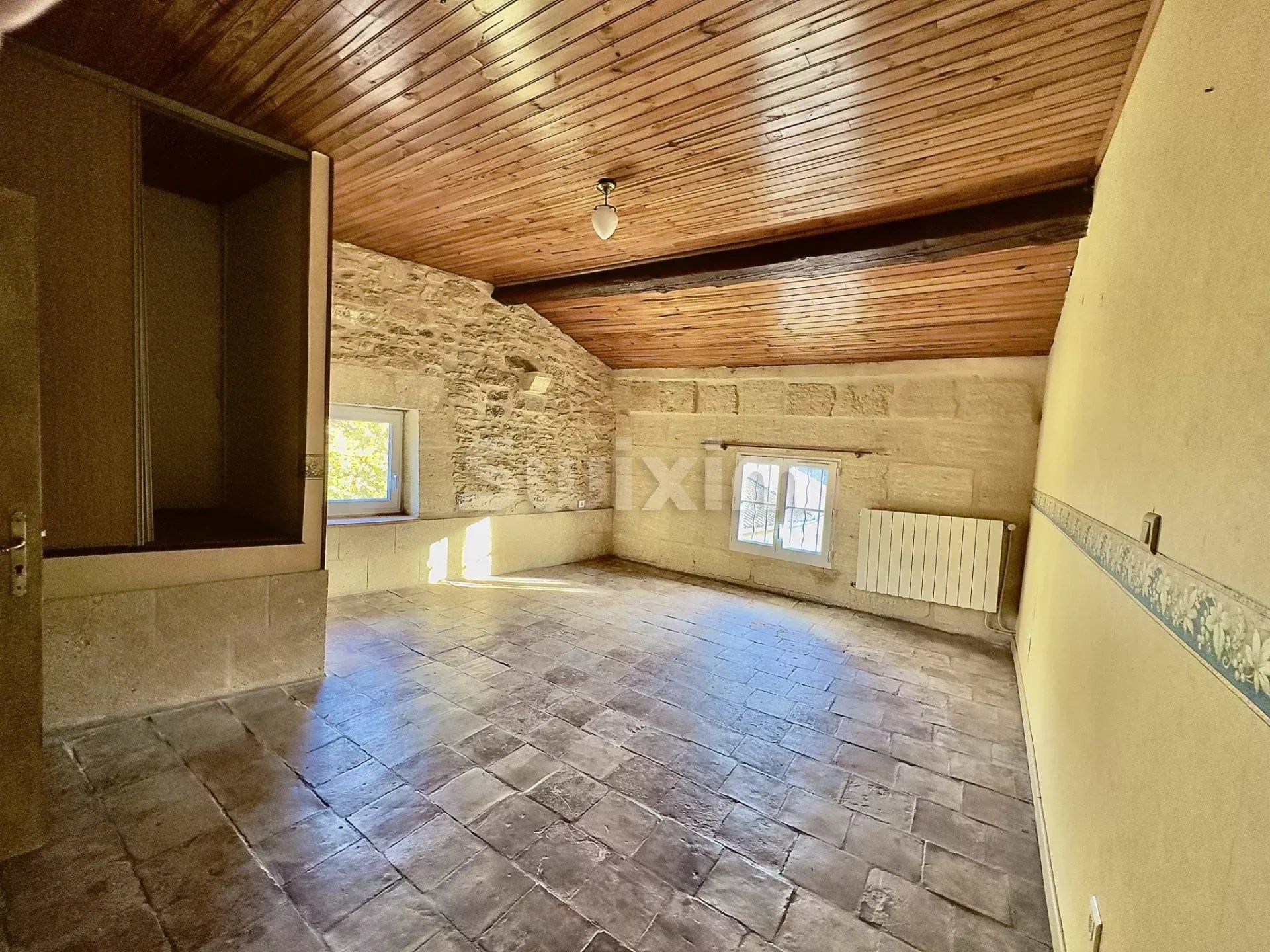 casa 5 Camere in vendita su Remoulins (30210)