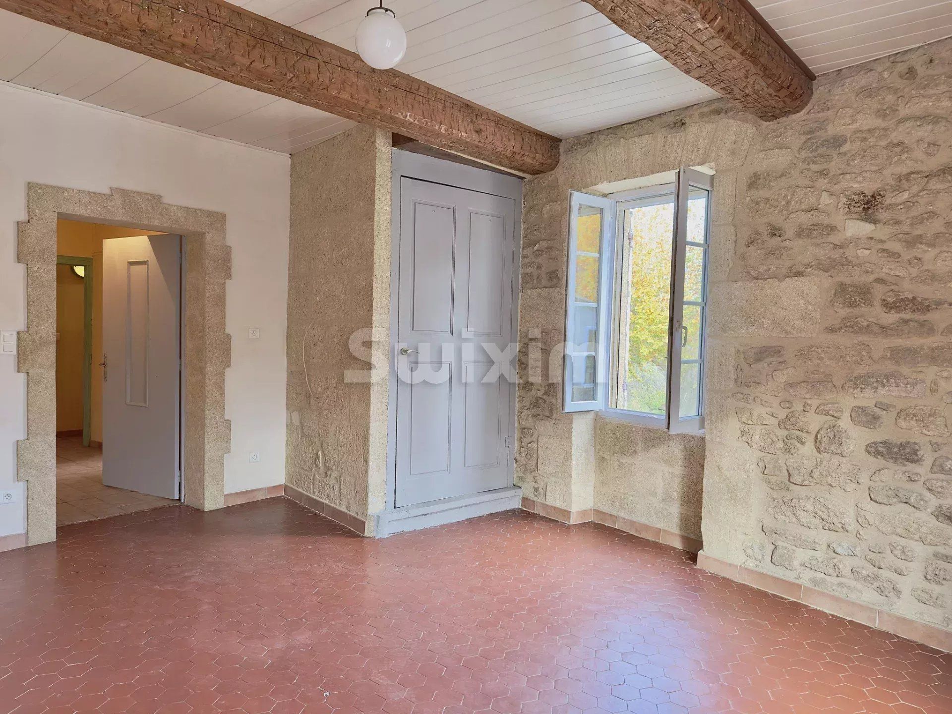 casa 5 Camere in vendita su Remoulins (30210)