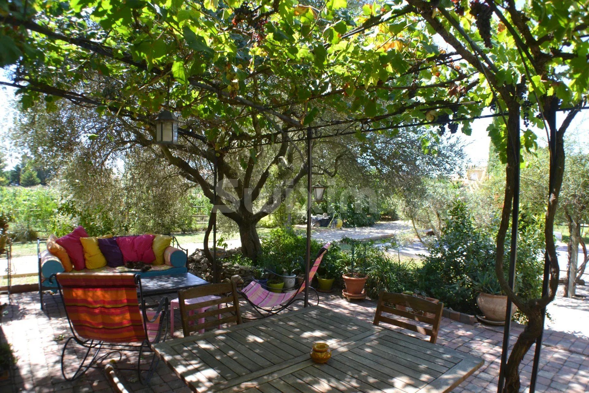 house 10 Rooms for sale on Saint-Laurent-d'Aigouze (30220)