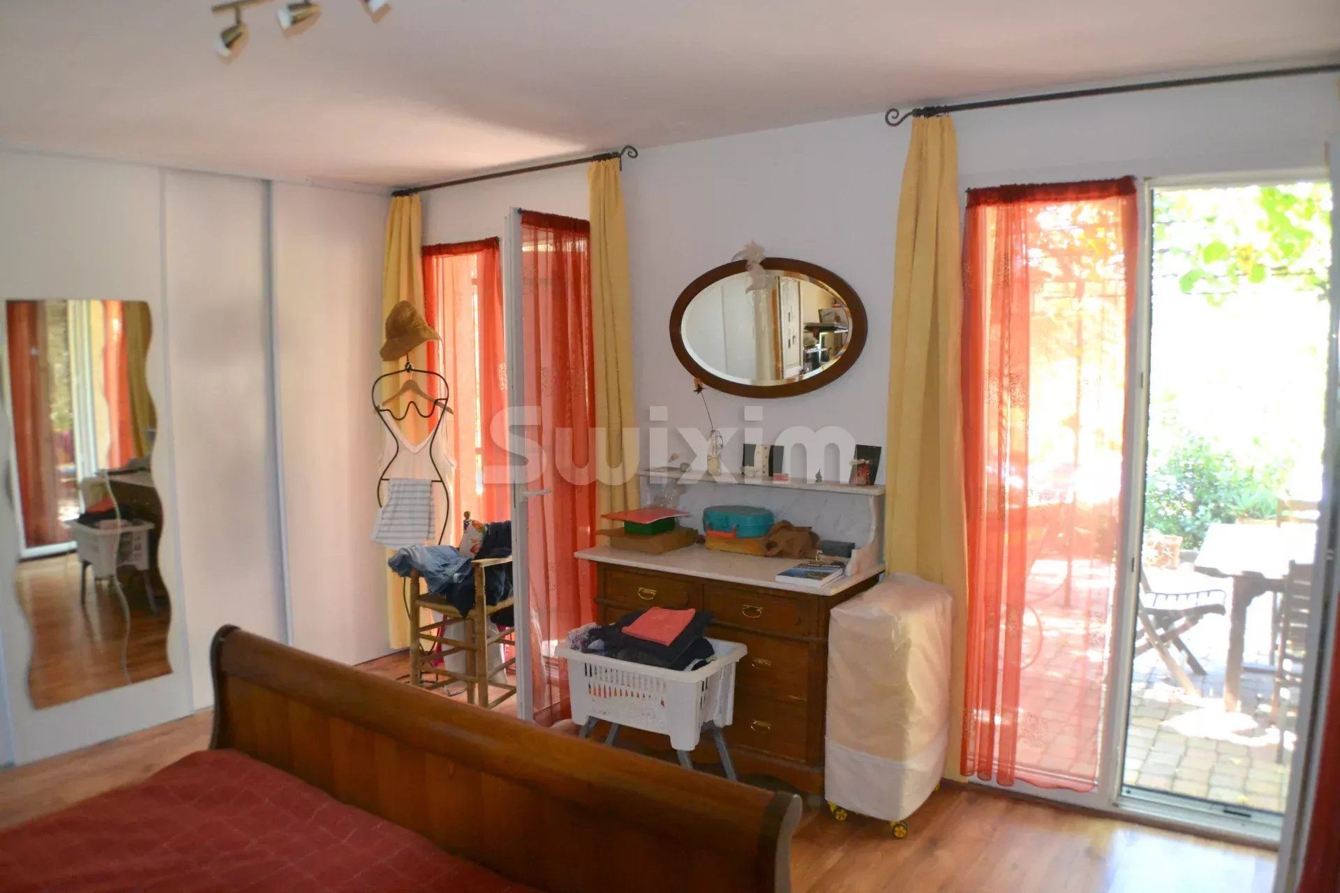 house 10 Rooms for sale on Saint-Laurent-d'Aigouze (30220)
