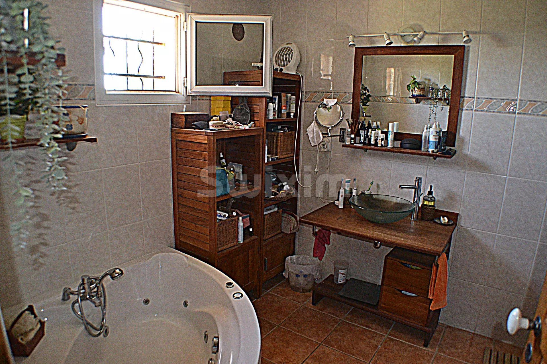 house 10 Rooms for sale on Saint-Laurent-d'Aigouze (30220)