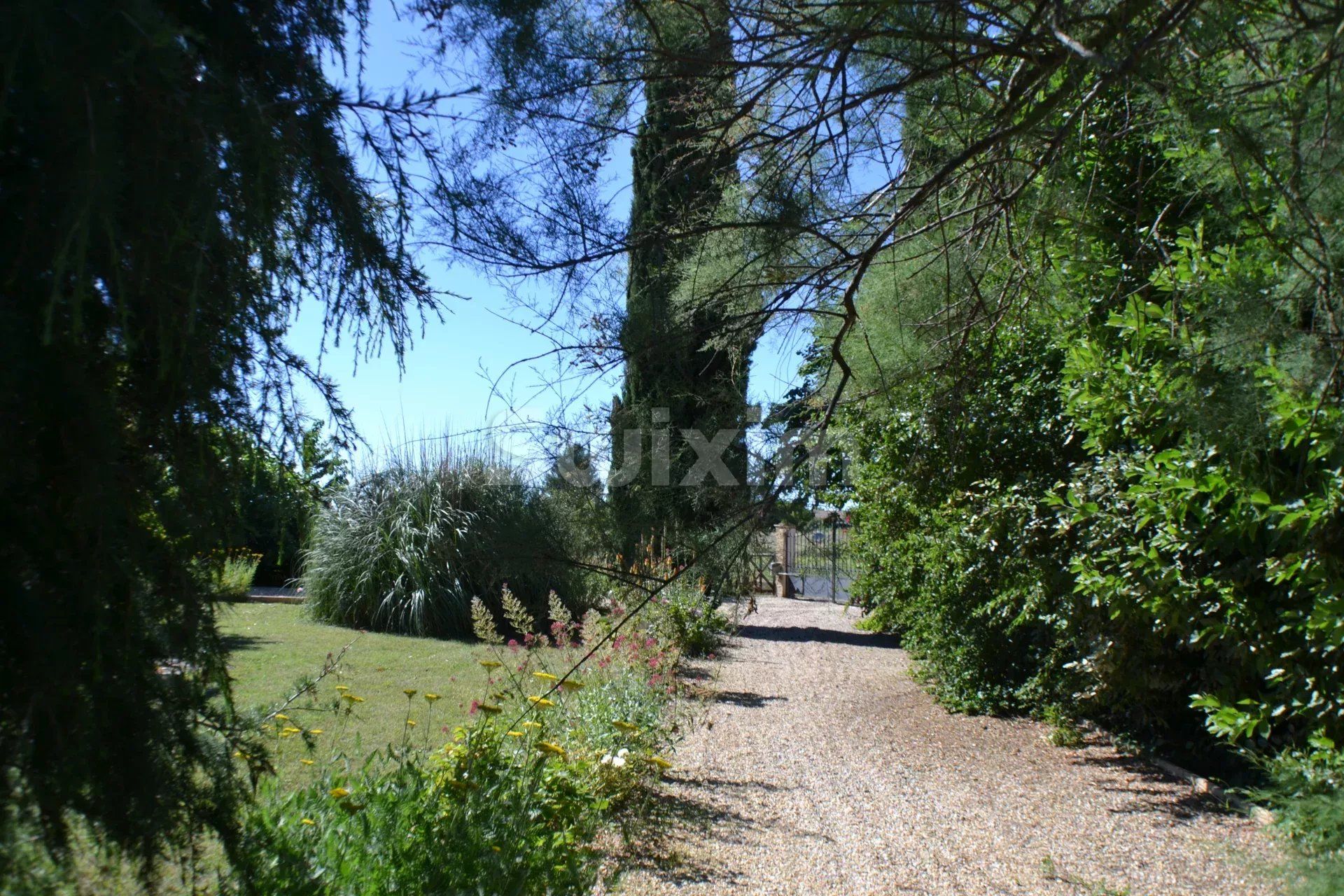 house 10 Rooms for sale on Saint-Laurent-d'Aigouze (30220)