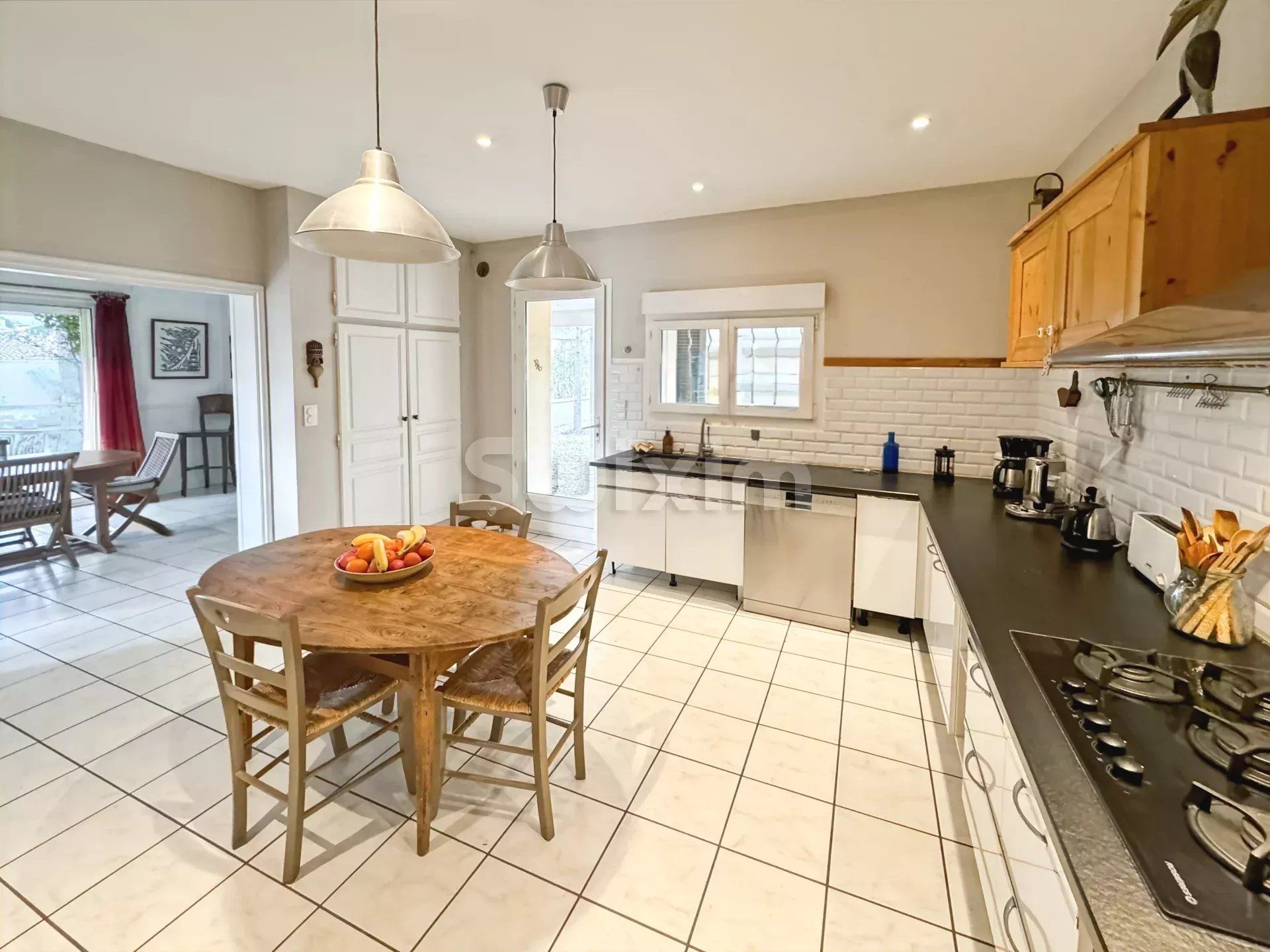 house 8 Rooms for sale on Montélimar (26200)