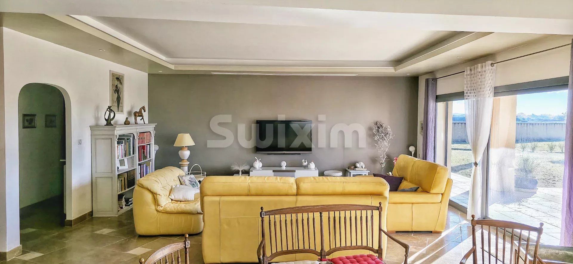 villa 10 Rooms for sale on Suze-la-Rousse (26790)