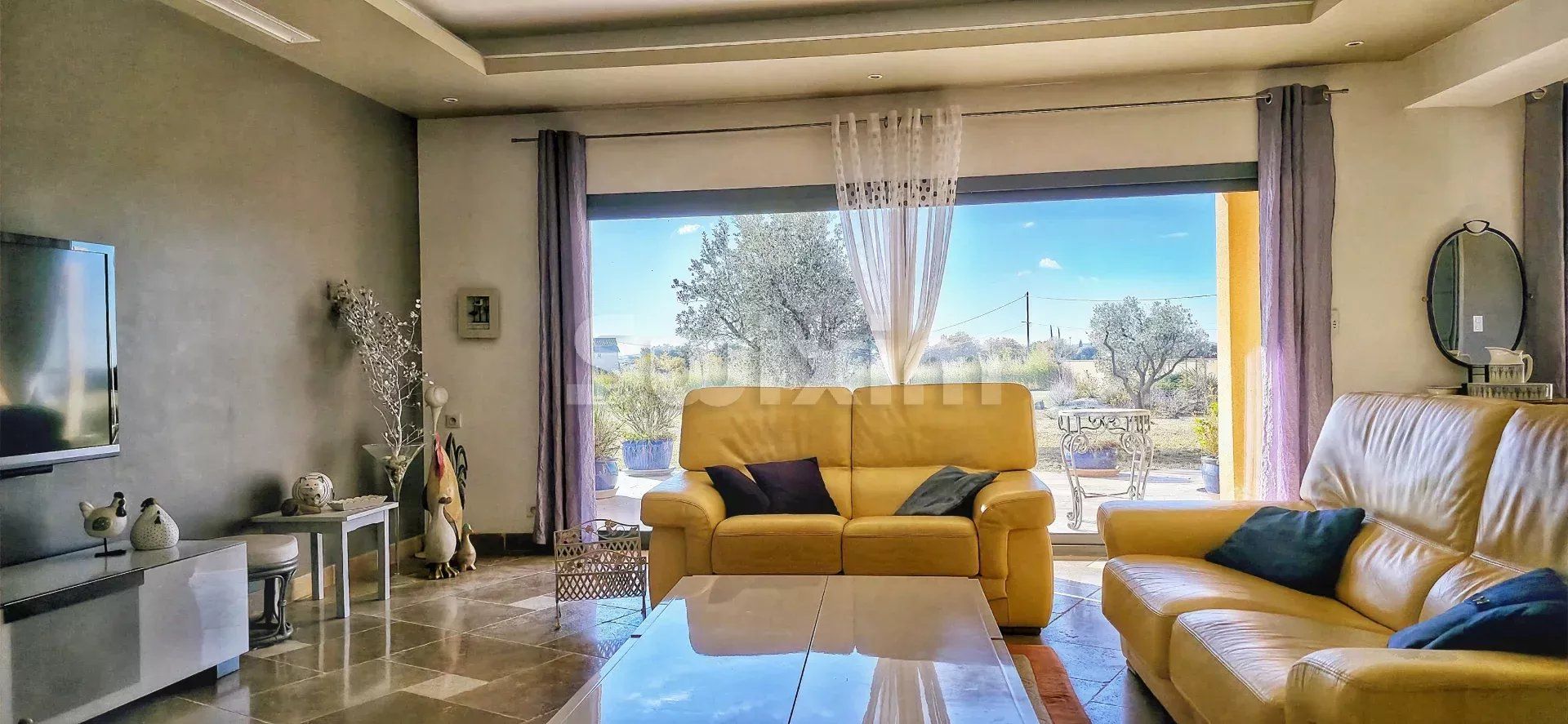 villa 10 Rooms for sale on Suze-la-Rousse (26790)