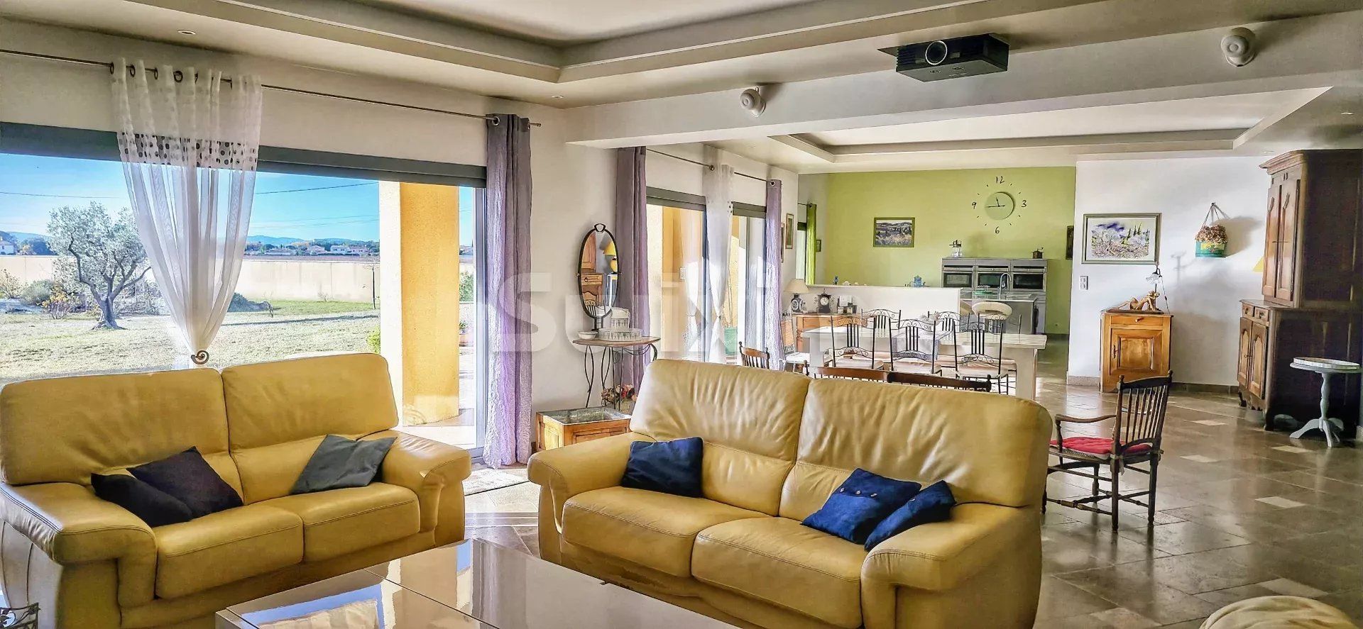 villa 10 Rooms for sale on Suze-la-Rousse (26790)