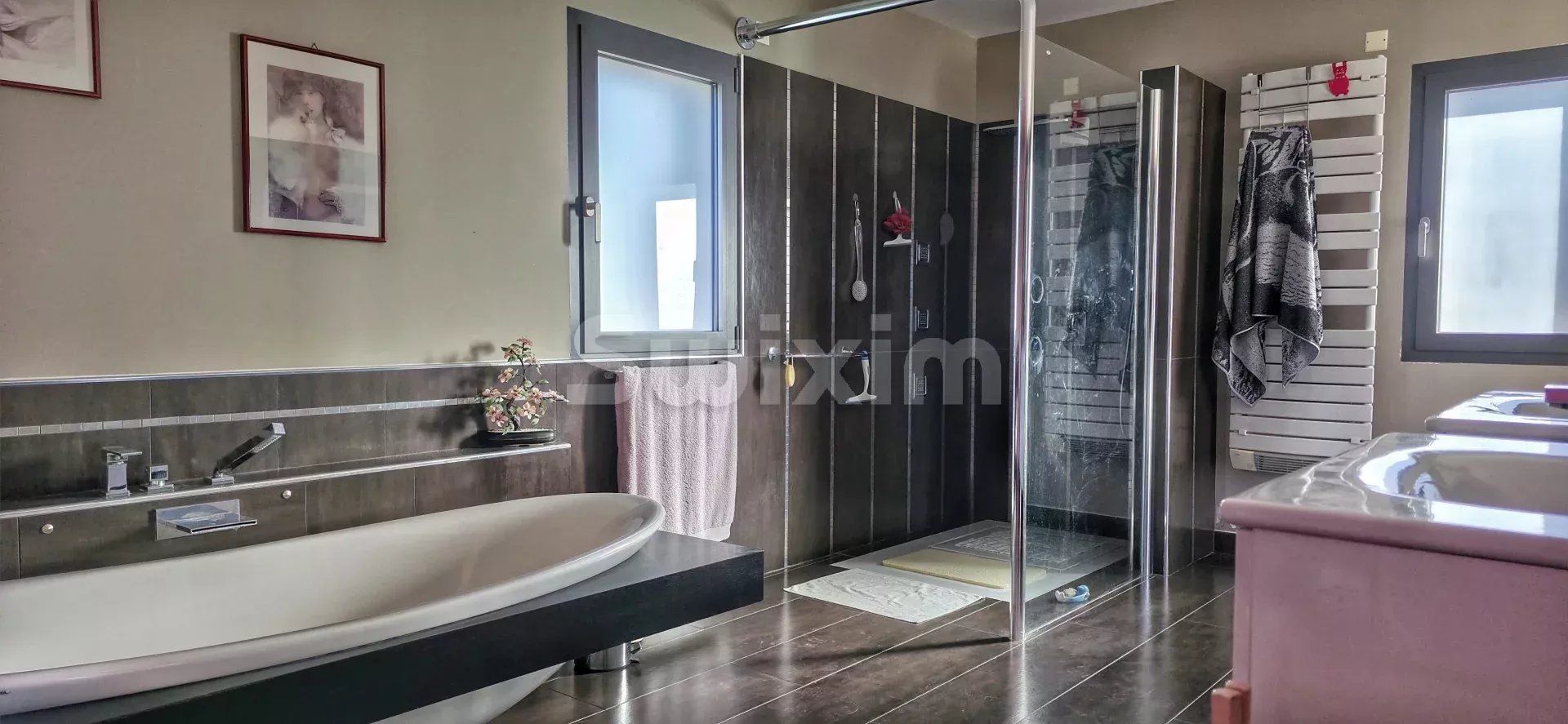 villa 10 Rooms for sale on Suze-la-Rousse (26790)