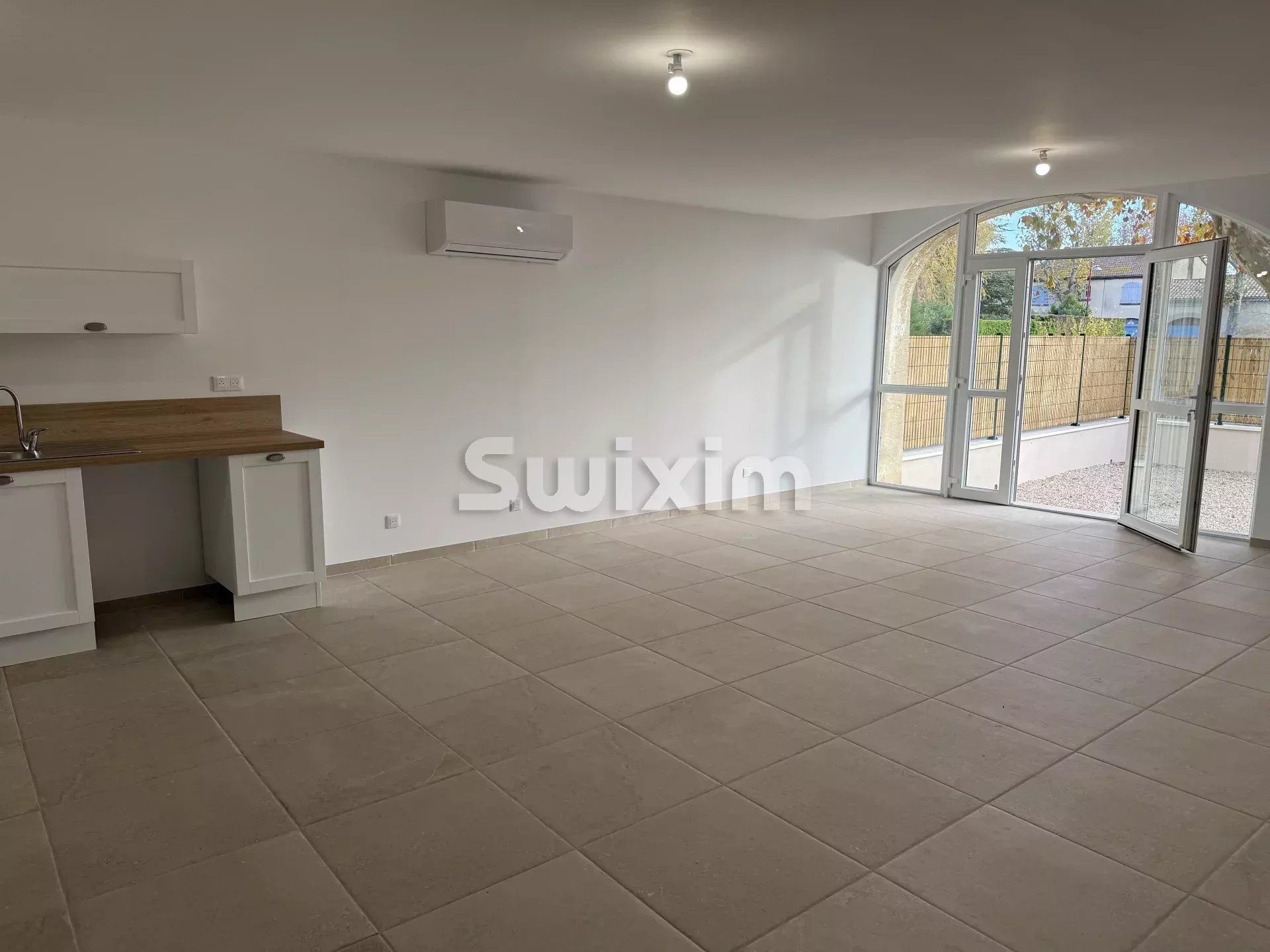 appartamento 4 Camere in affitto su Jonquières (84150)