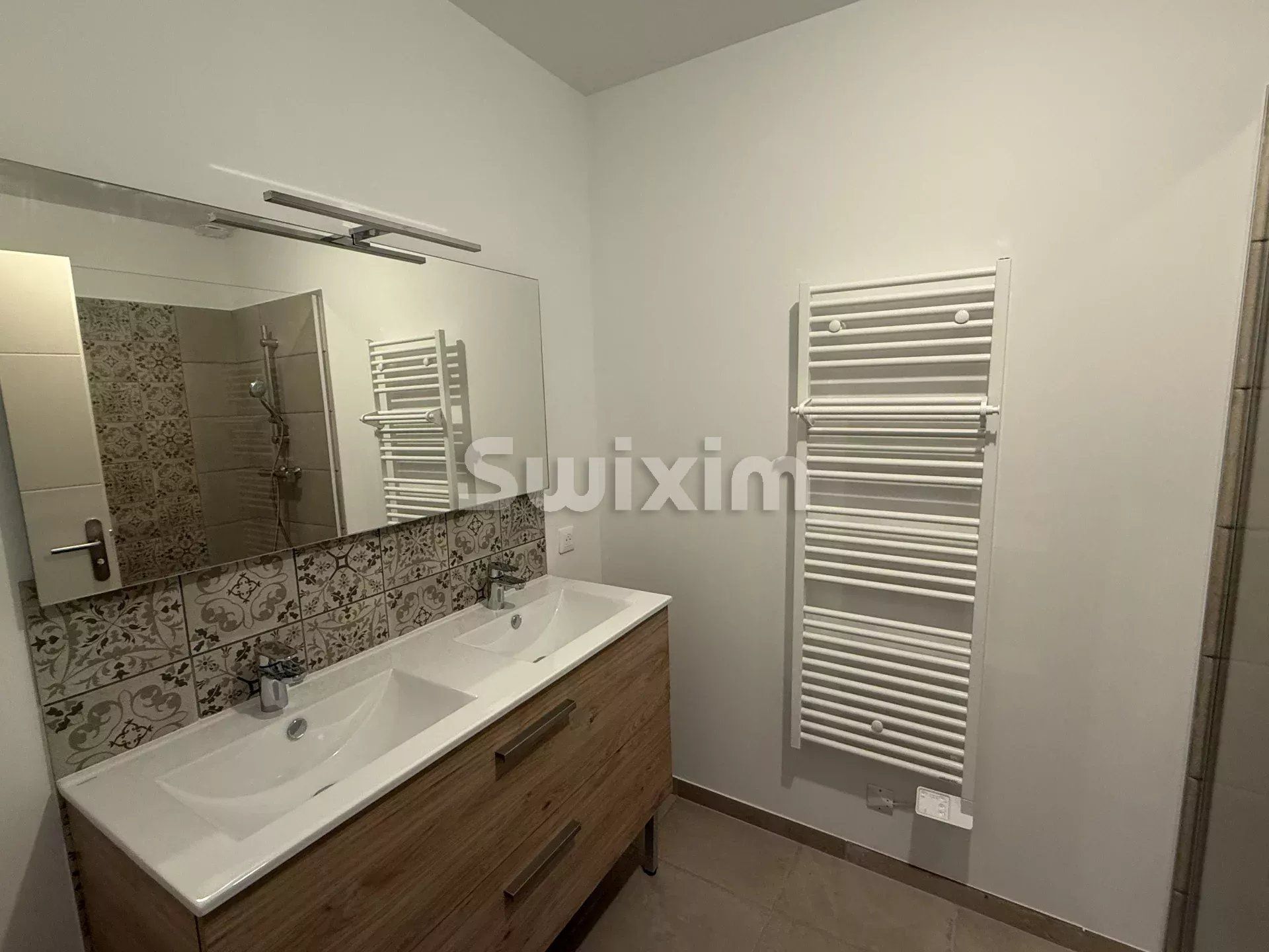 appartamento 4 Camere in affitto su Jonquières (84150)