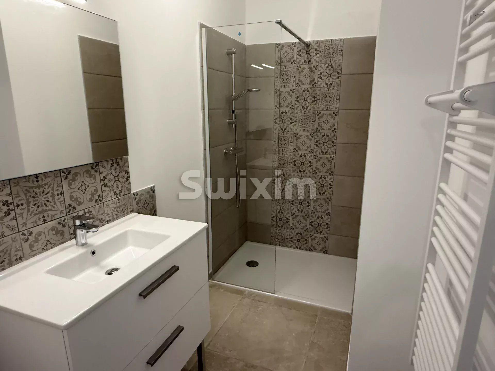 appartamento 4 Camere in affitto su Jonquières (84150)