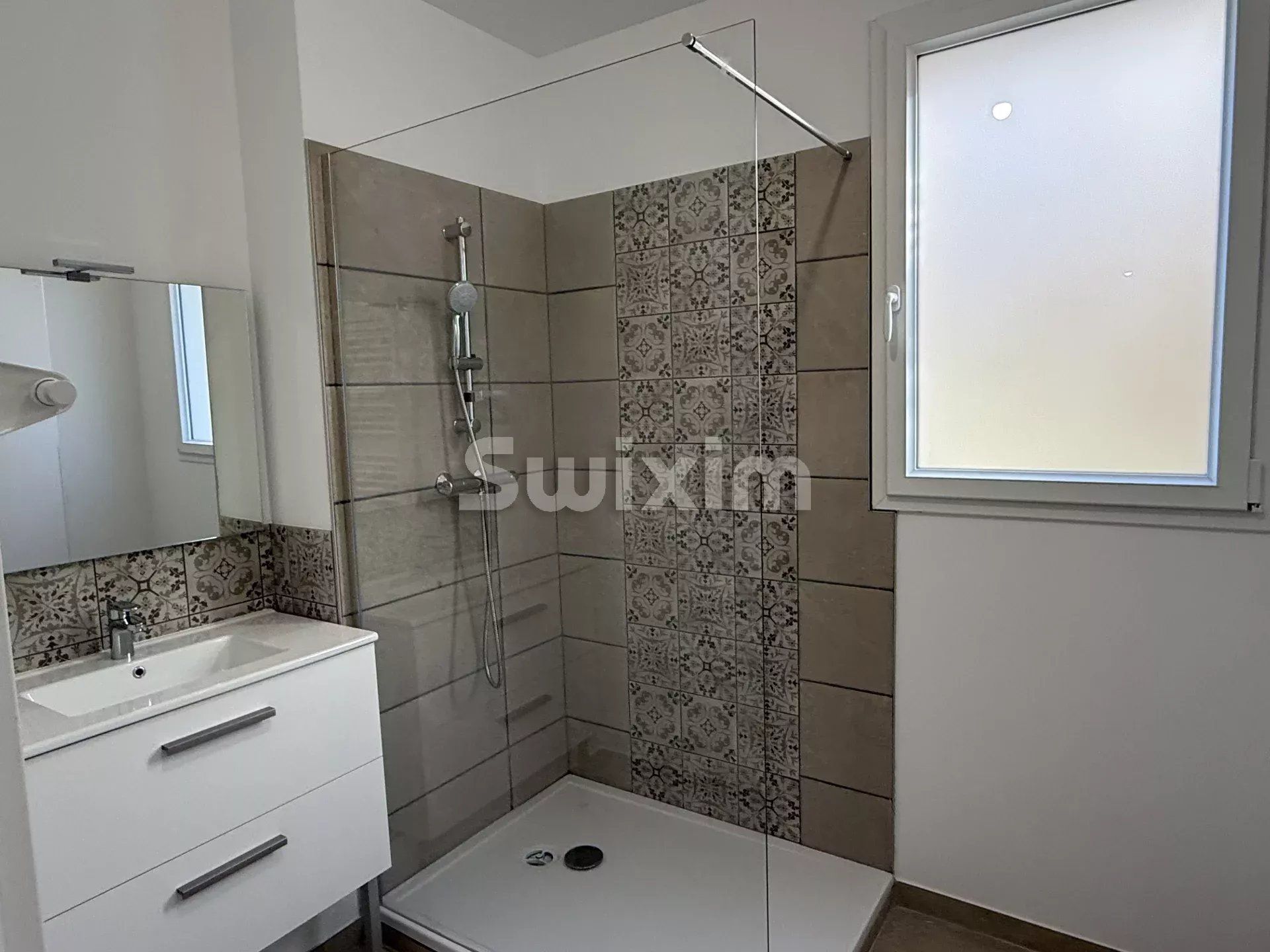 appartamento 4 Camere in affitto su Jonquières (84150)