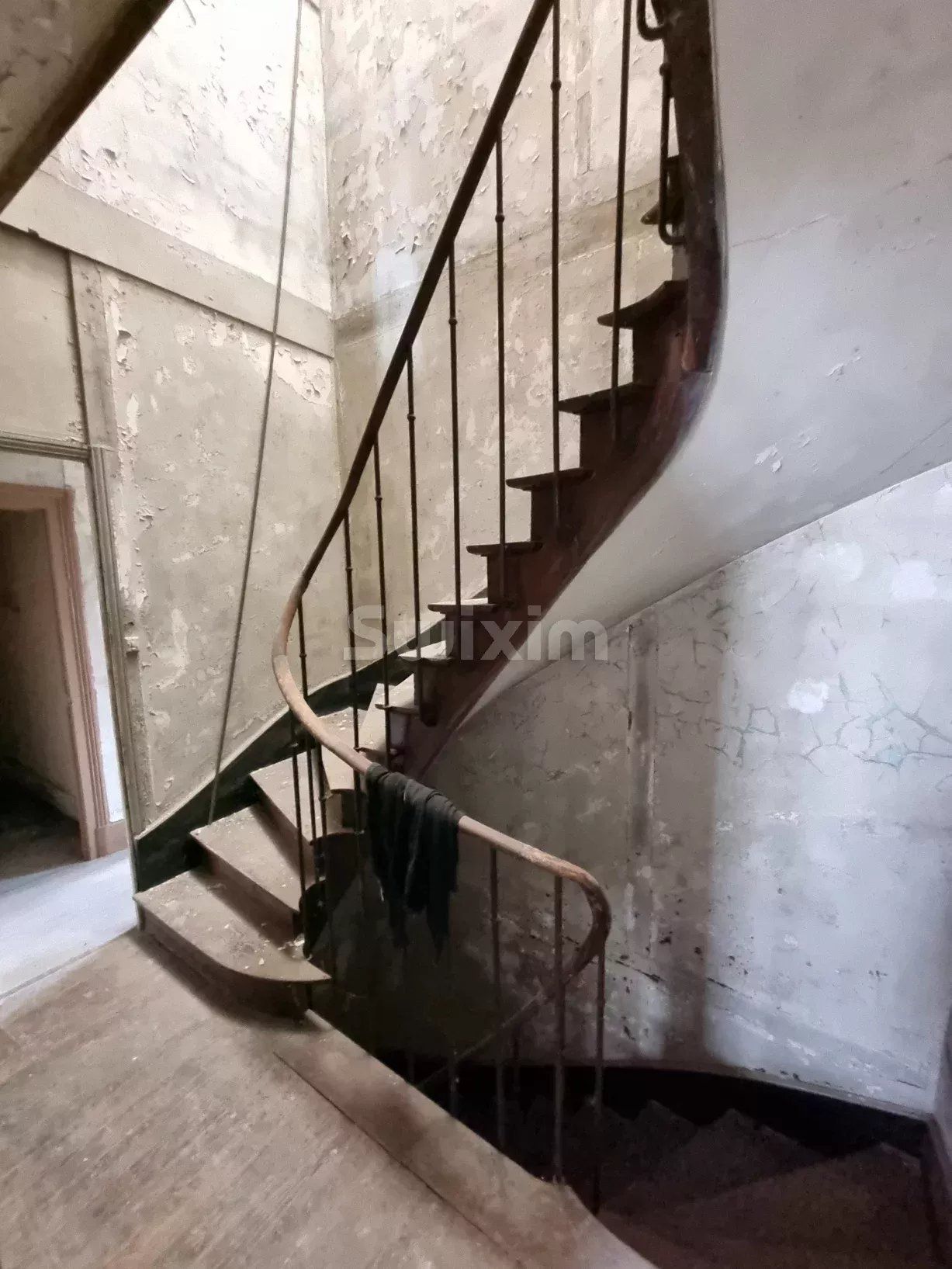 building 10 Rooms for sale on Clamecy (58500)