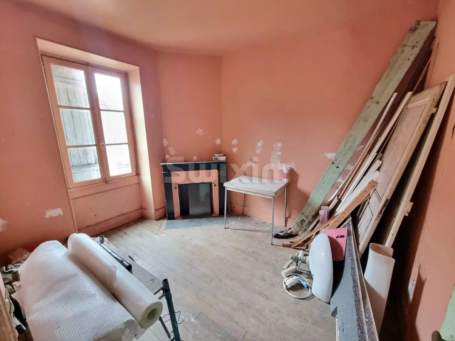 building 10 Rooms for sale on Clamecy (58500)