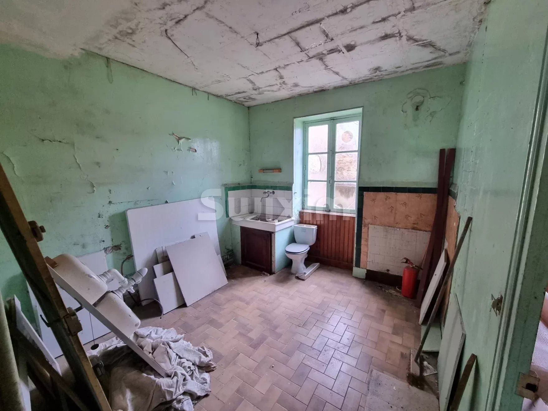 building 10 Rooms for sale on Clamecy (58500)