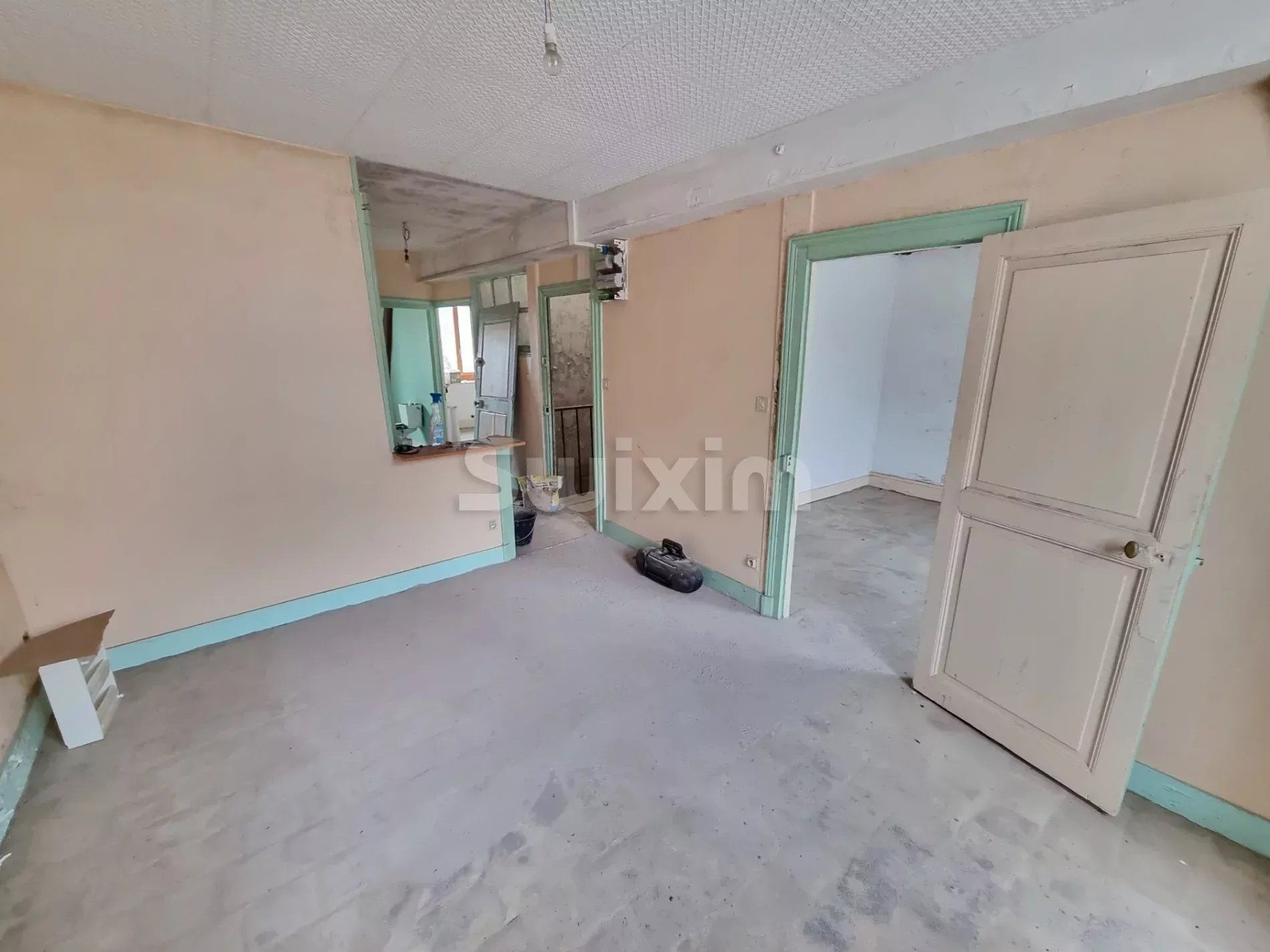 building 10 Rooms for sale on Clamecy (58500)