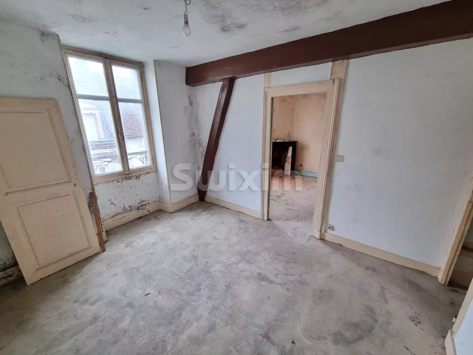 building 10 Rooms for sale on Clamecy (58500)