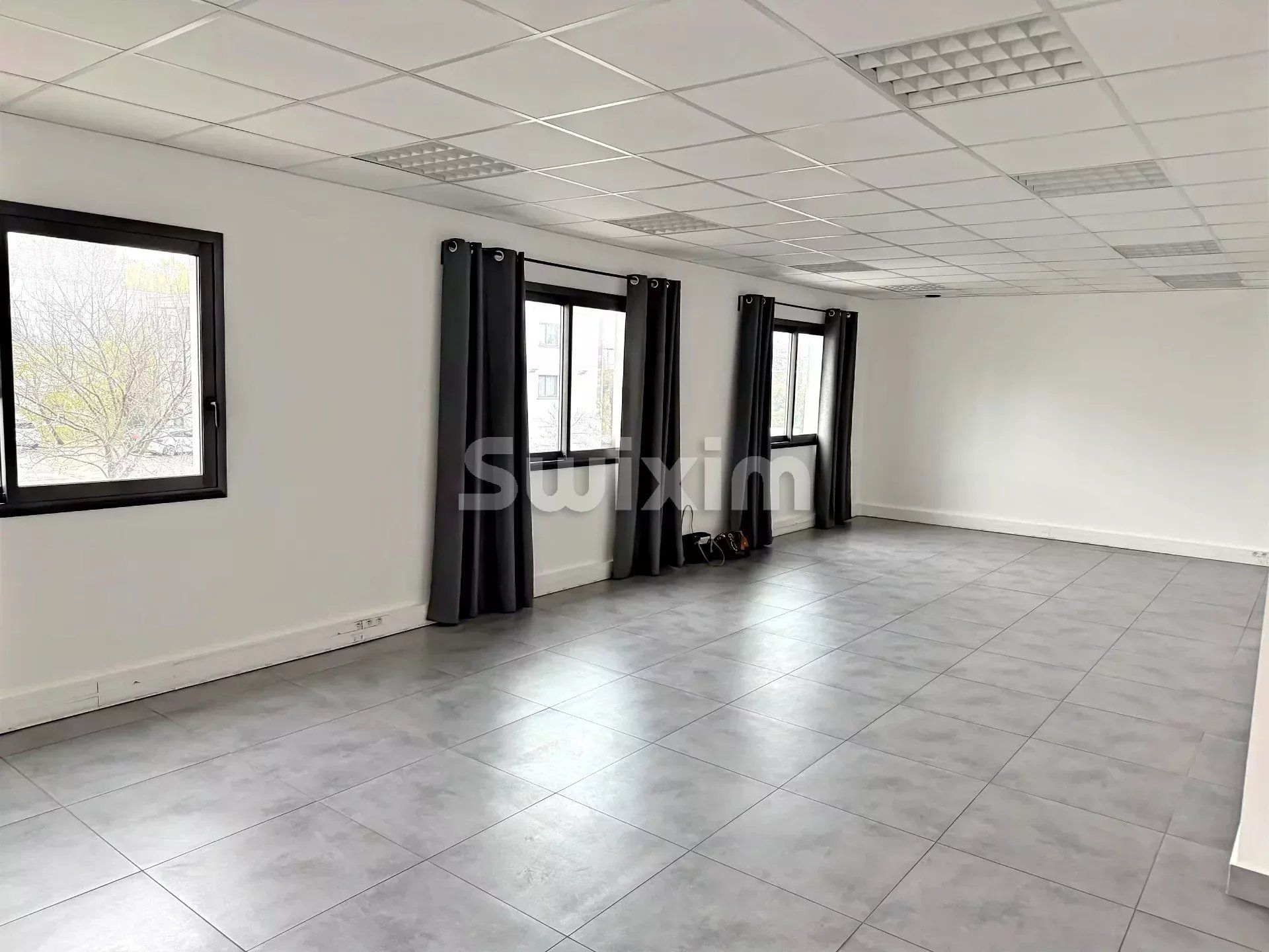 business premises 2 Rooms for rent on Avignon (84000)
