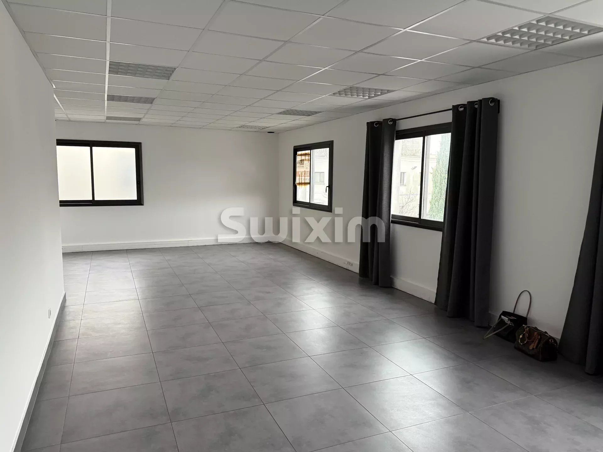 business premises 2 Rooms for rent on Avignon (84000)