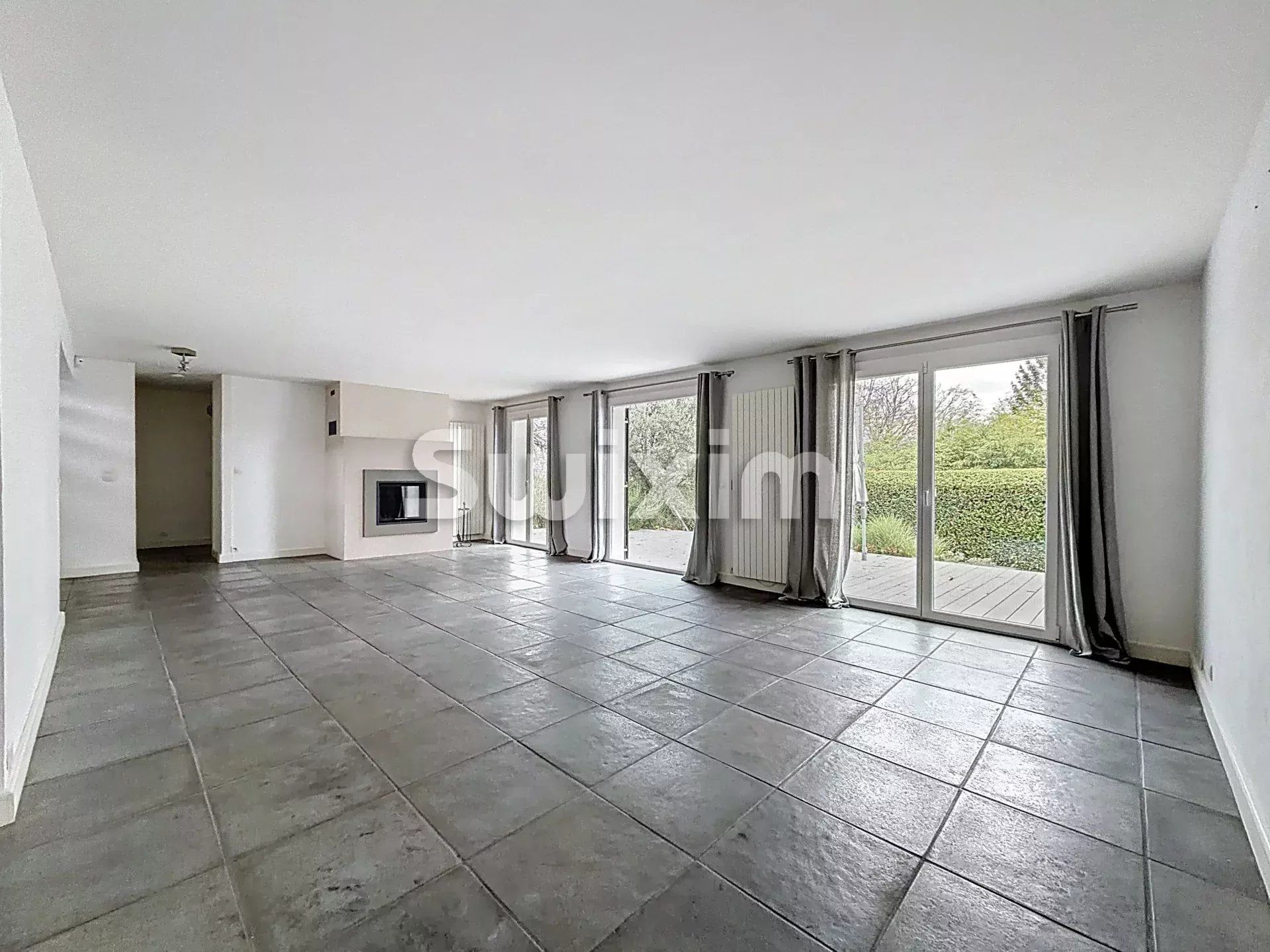 casa 7 Camere in vendita su Sauverny (01220)