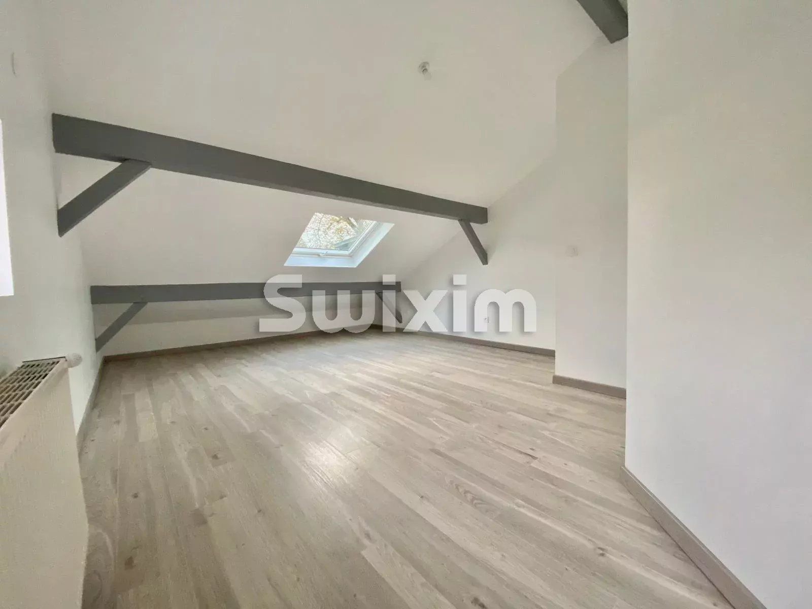 house 4 Rooms for rent on Ornex (01210)