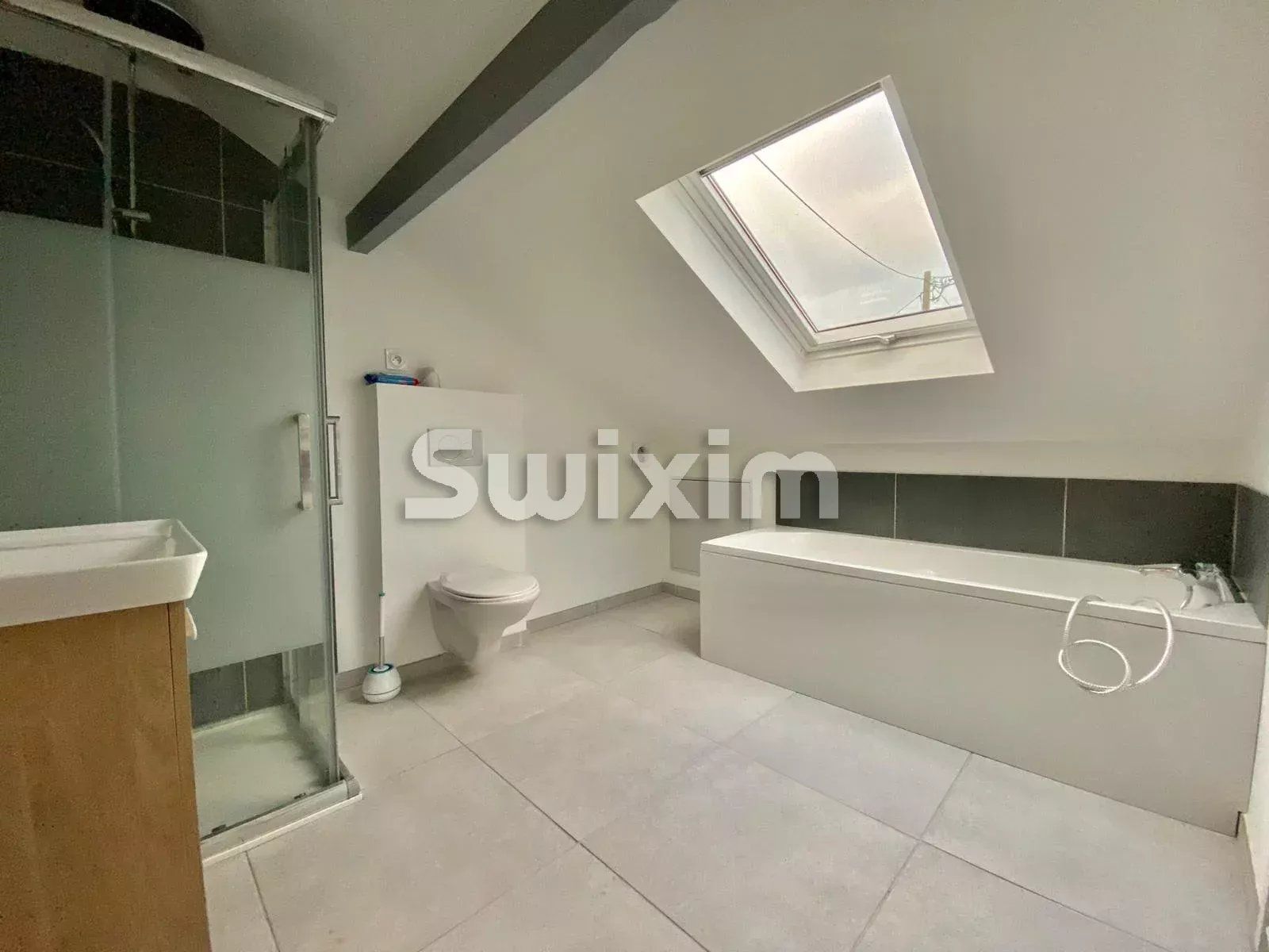 house 4 Rooms for rent on Ornex (01210)