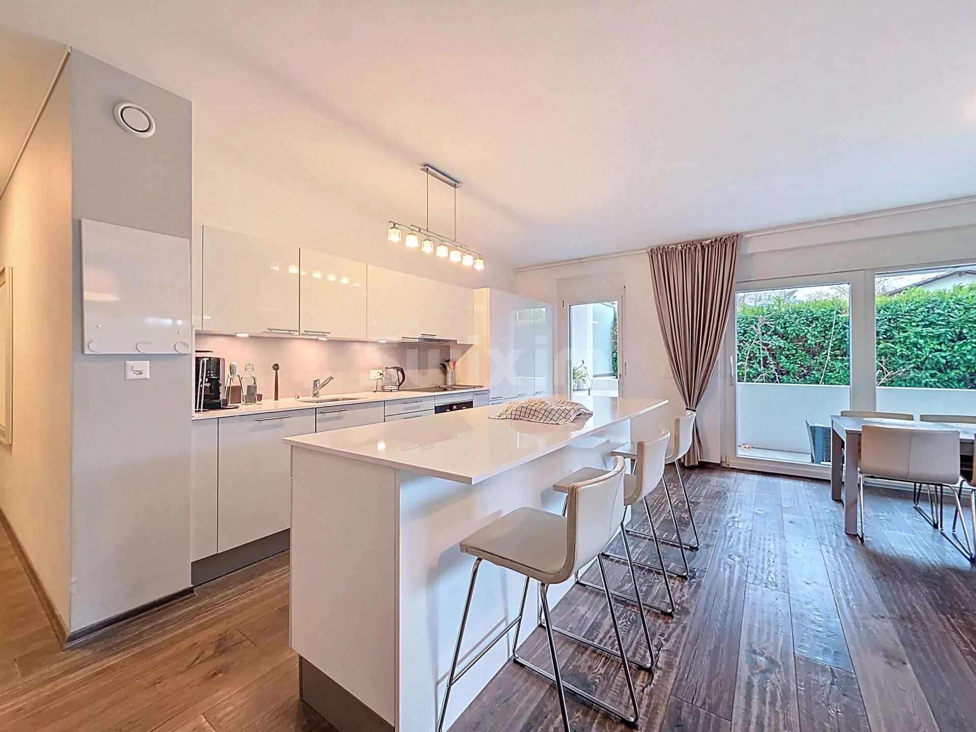 apartment 5 Rooms for rent on Genève (1203)