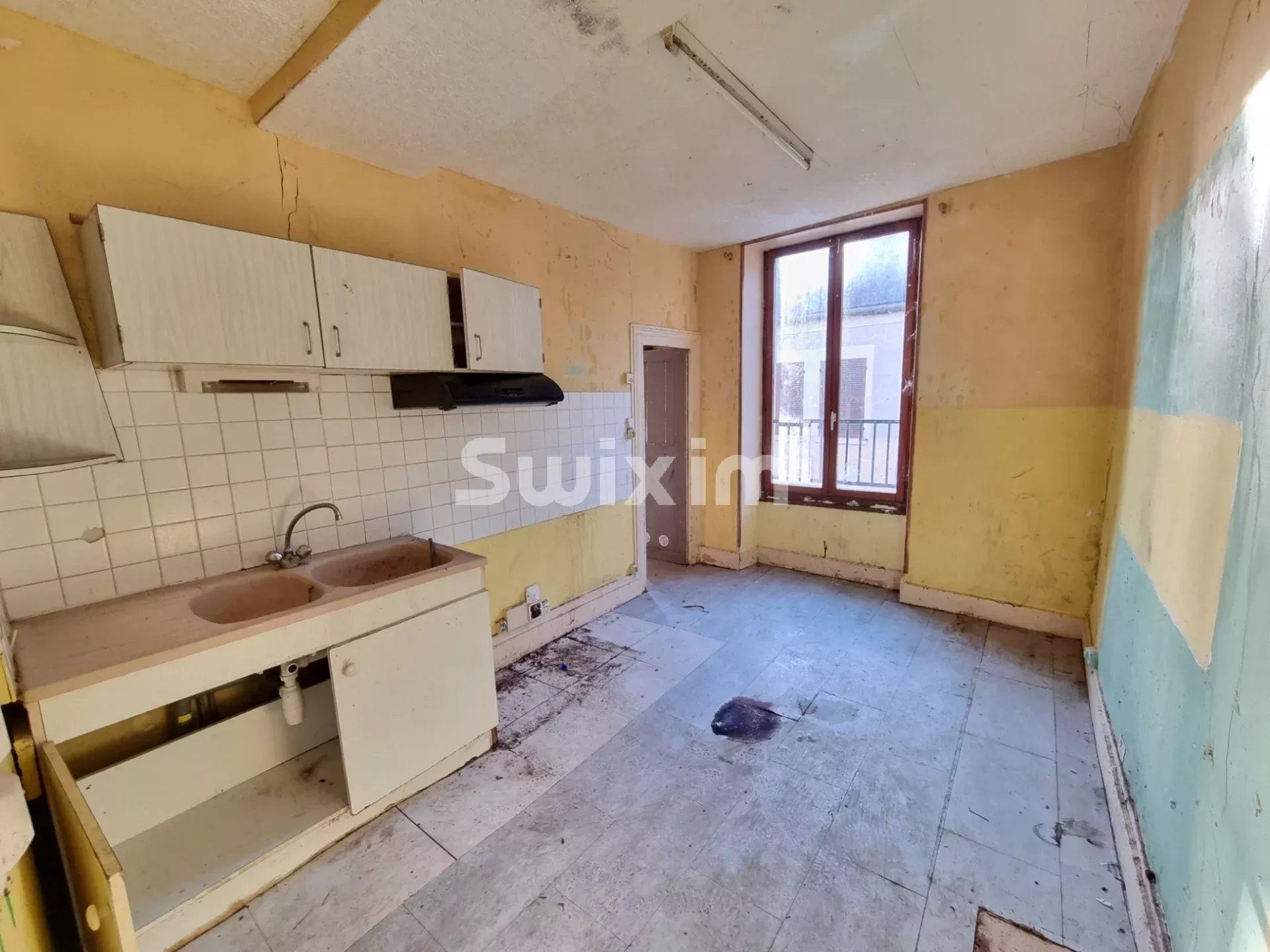 edificio 5 Salas en venta en Varzy (58210)