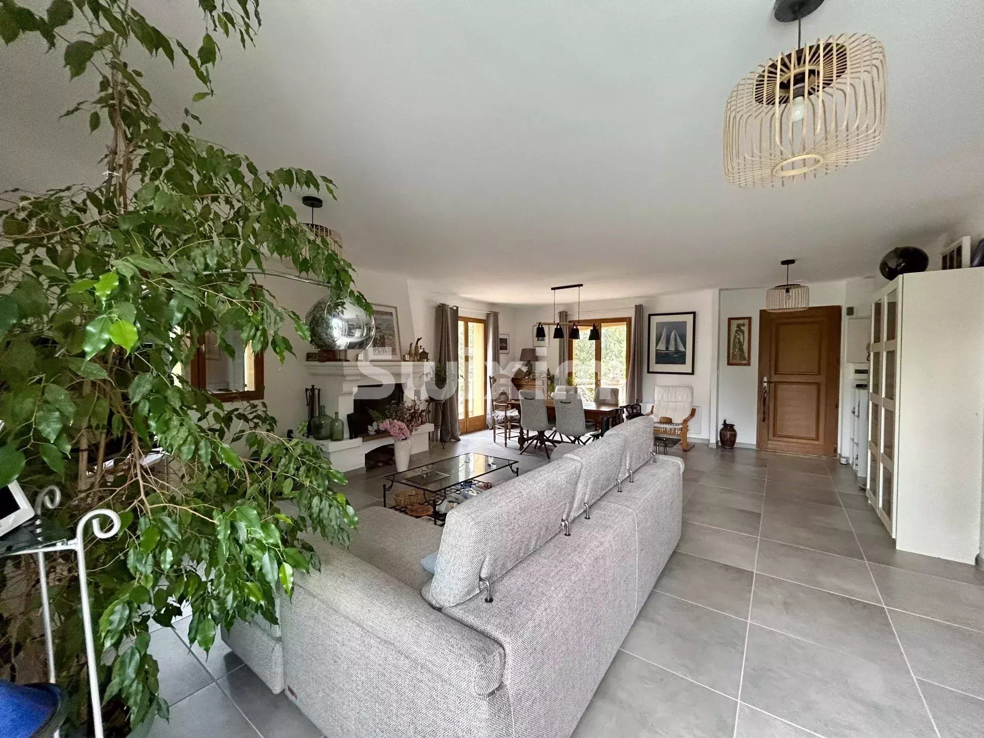 villa 4 Rooms for sale on Vidauban (83550)