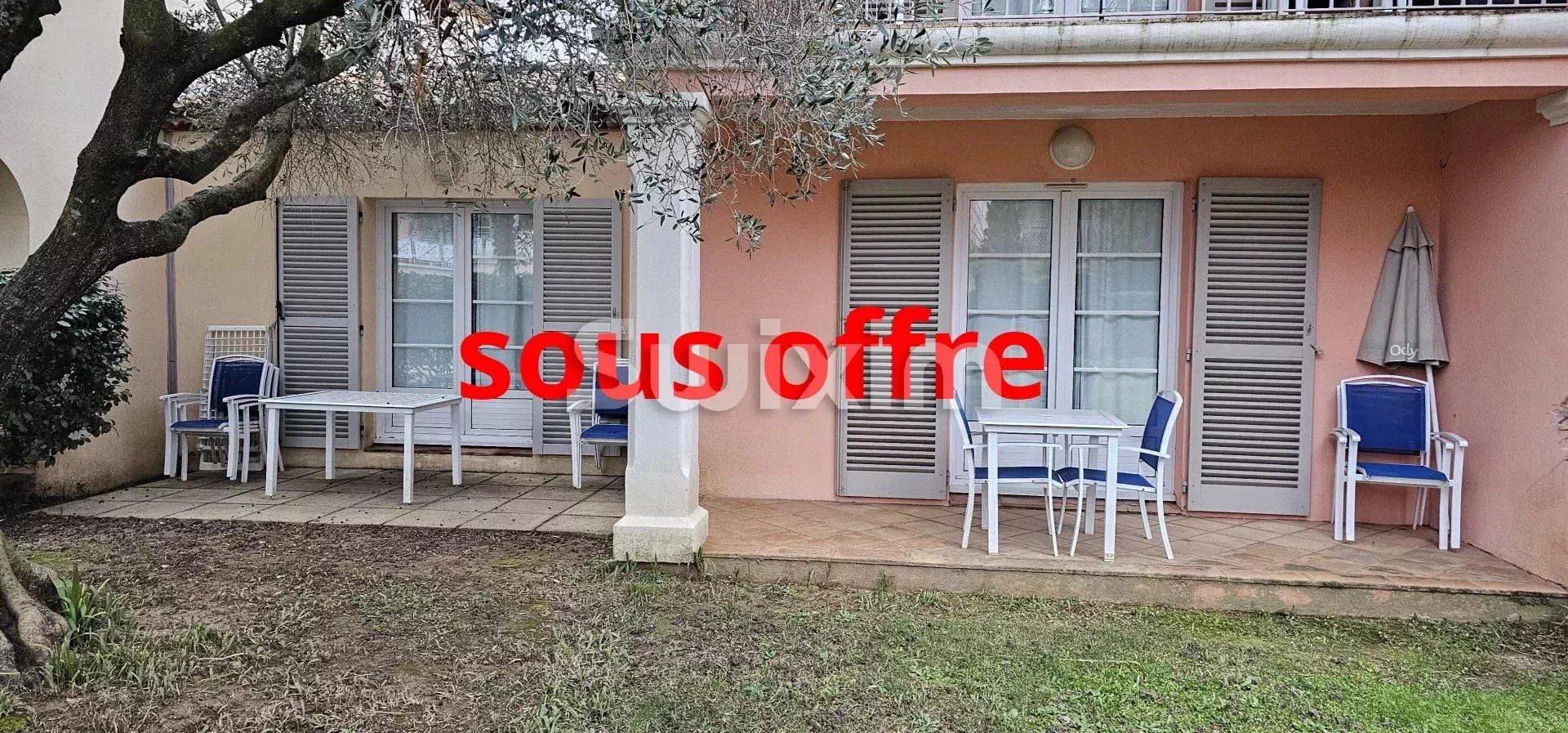 apartment 3 Rooms for sale on Grimaud (83310)