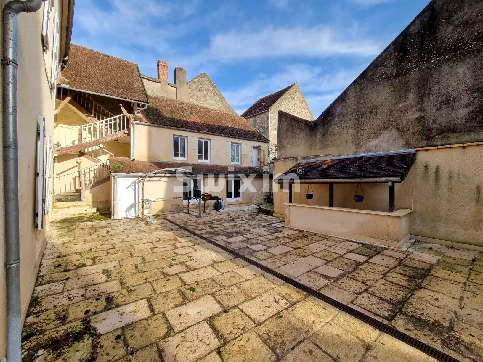 propiedad 12 Salas en venta en Varzy (58210)