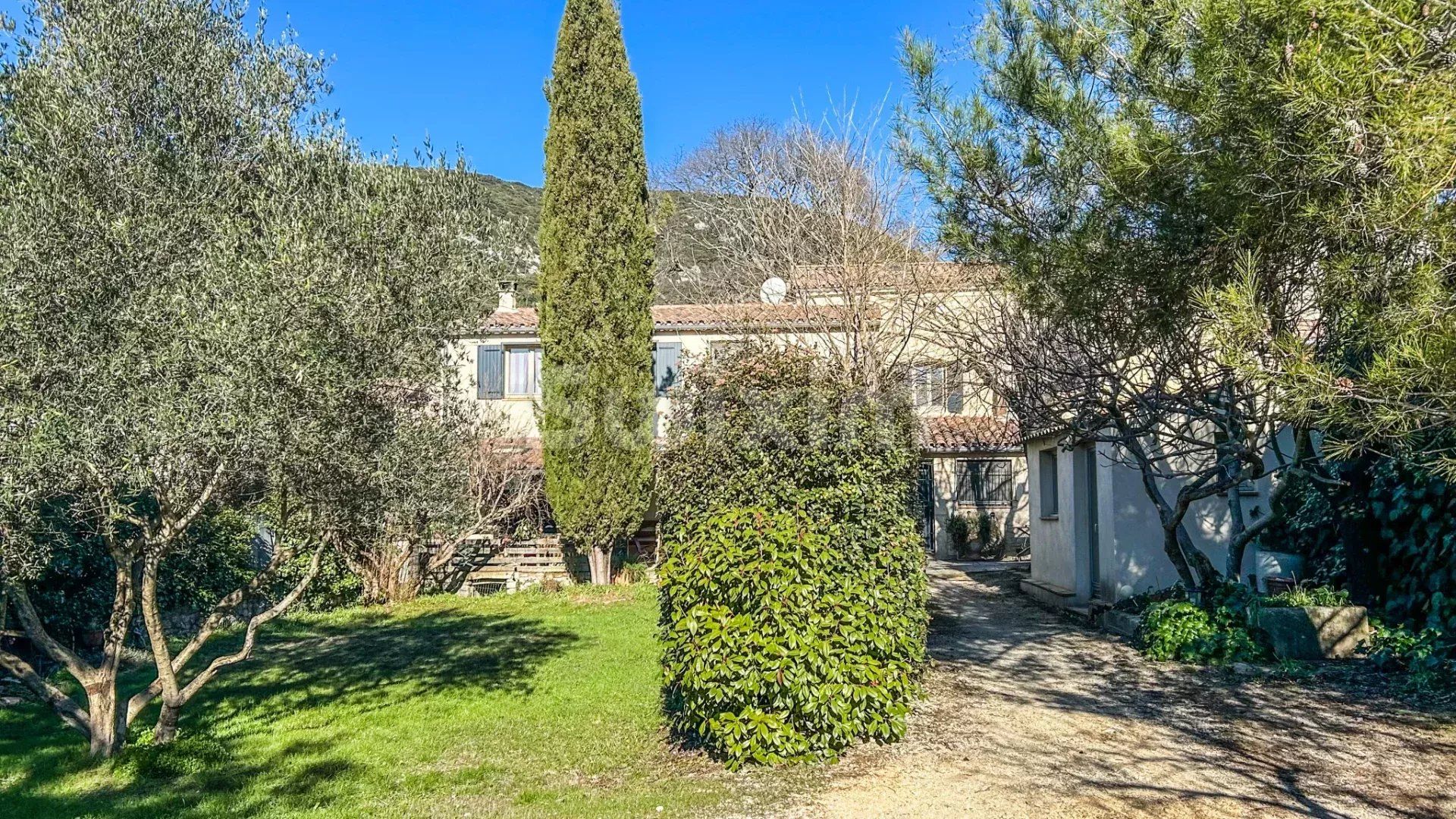 house 4 Rooms for sale on Uzès (30700)