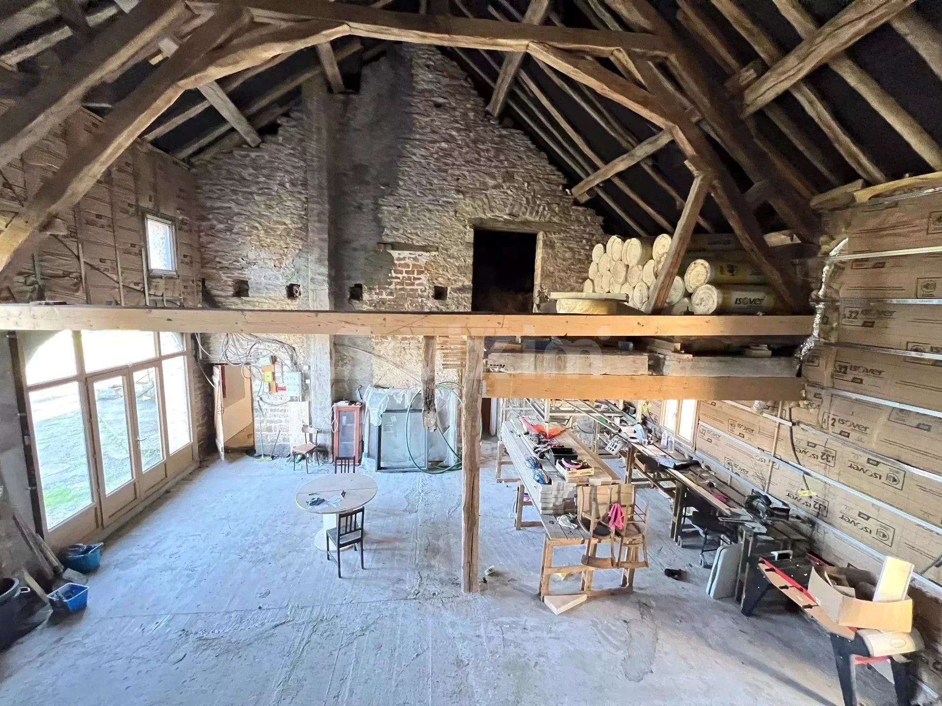 house 10 Rooms for sale on Orgelet (39270)