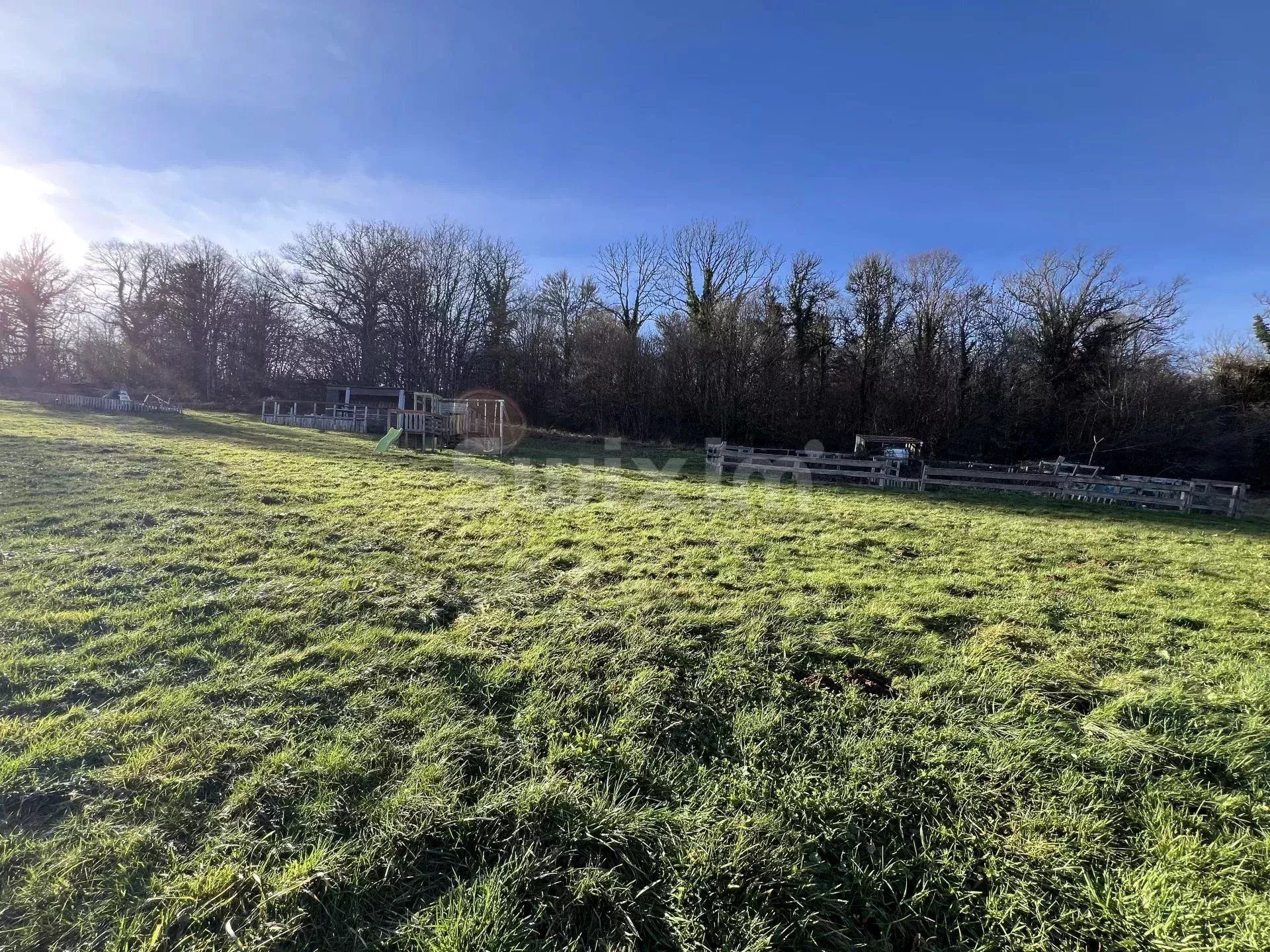 house 10 Rooms for sale on Orgelet (39270)