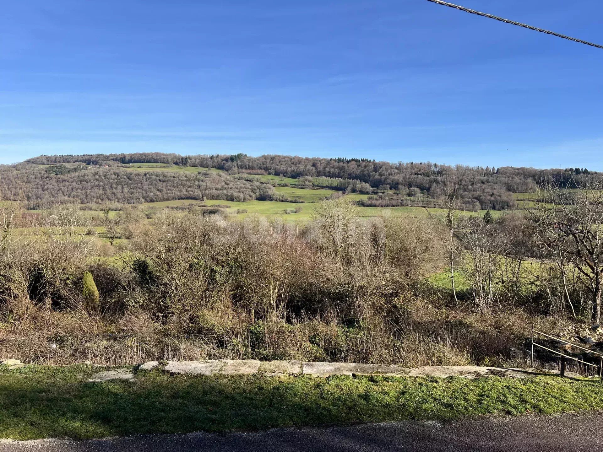 house 10 Rooms for sale on Orgelet (39270)